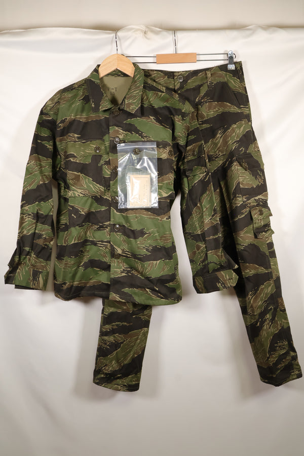 1970s DAJB09 with contract tag Made in Japan Tiger stripe top and bottom set, never used