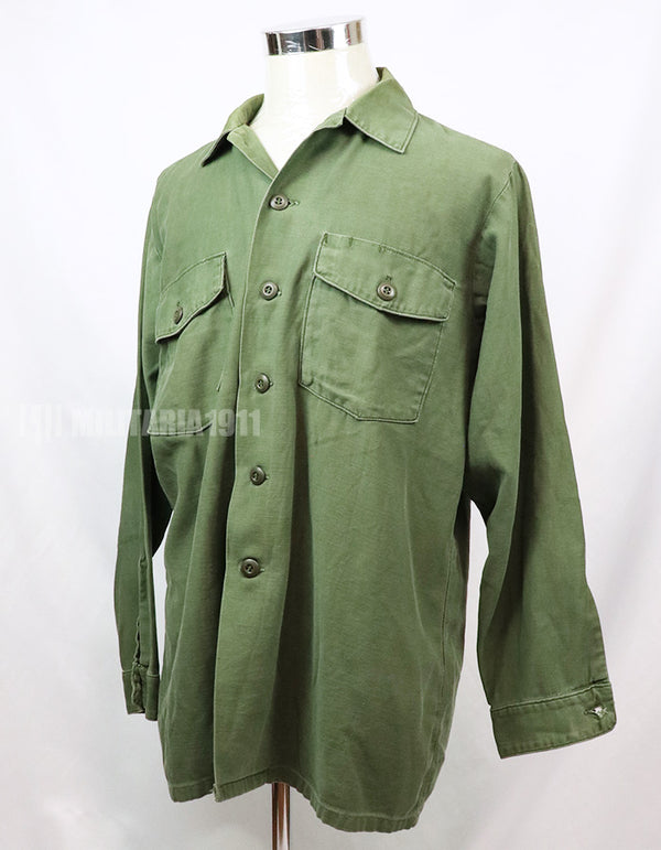 Original Utility Shirt OG-107, made in 1973, postwar lot, good condition, large size.