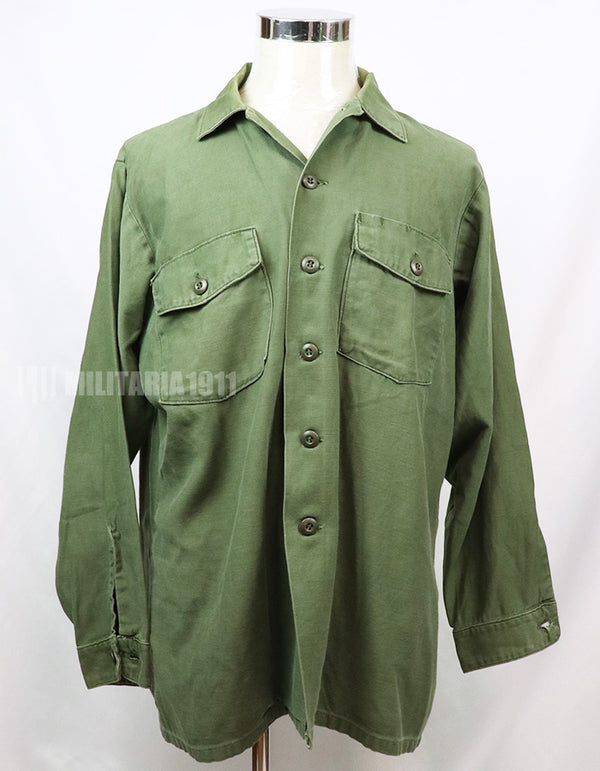Original Utility Shirt OG-107, made in 1973, postwar lot, good condition, large size.