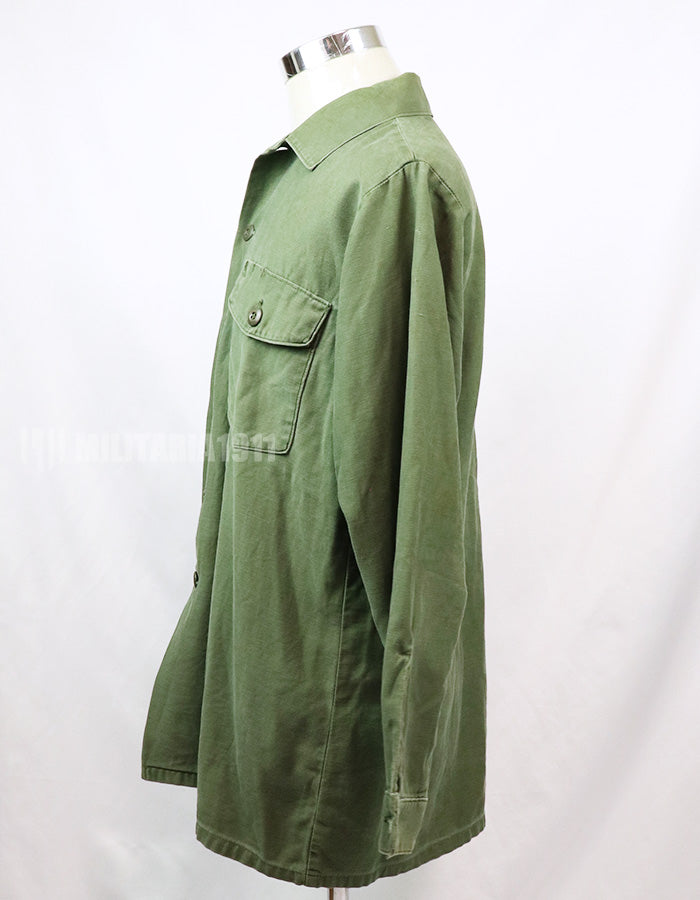 Original Utility Shirt OG-107, made in 1973, postwar lot, good condition, large size.