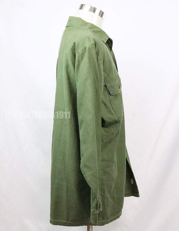 Original Utility Shirt OG-107, made in 1973, postwar lot, good condition, large size.