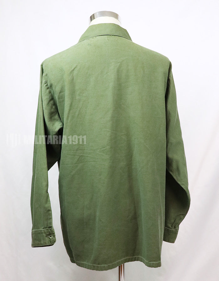 Original Utility Shirt OG-107, made in 1973, postwar lot, good condition, large size.