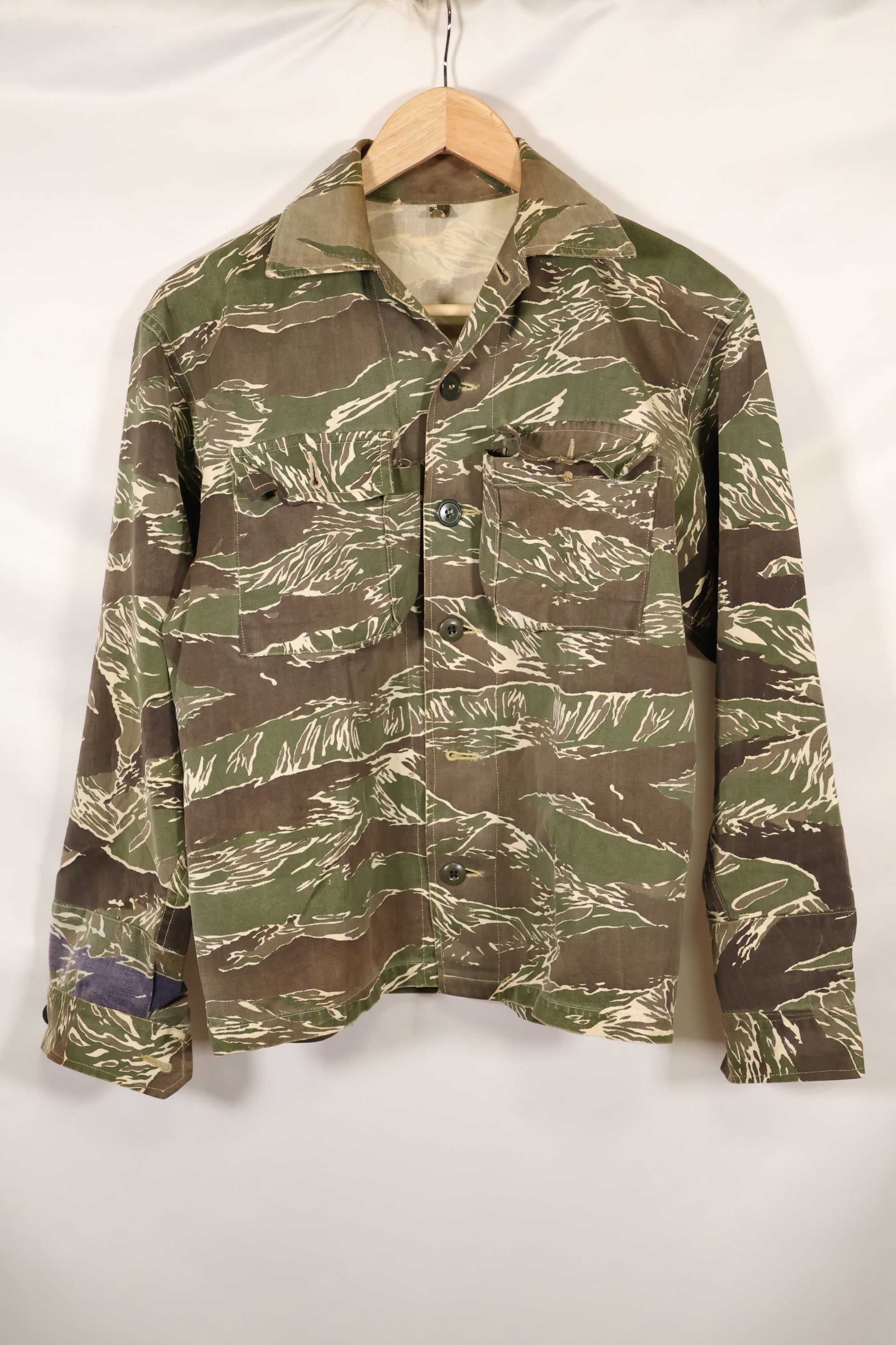 Mid-1960s Okinawa Tiger Pattern Tiger Stripe Asian Cut Shirt, sleeve refurbished, button missing, used.
