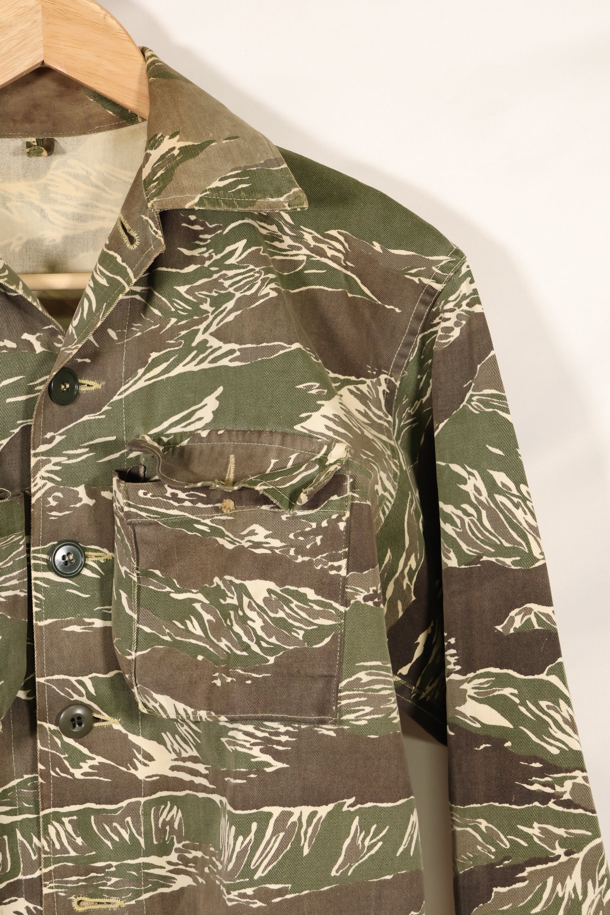 Mid-1960s Okinawa Tiger Pattern Tiger Stripe Asian Cut Shirt, sleeve refurbished, button missing, used.