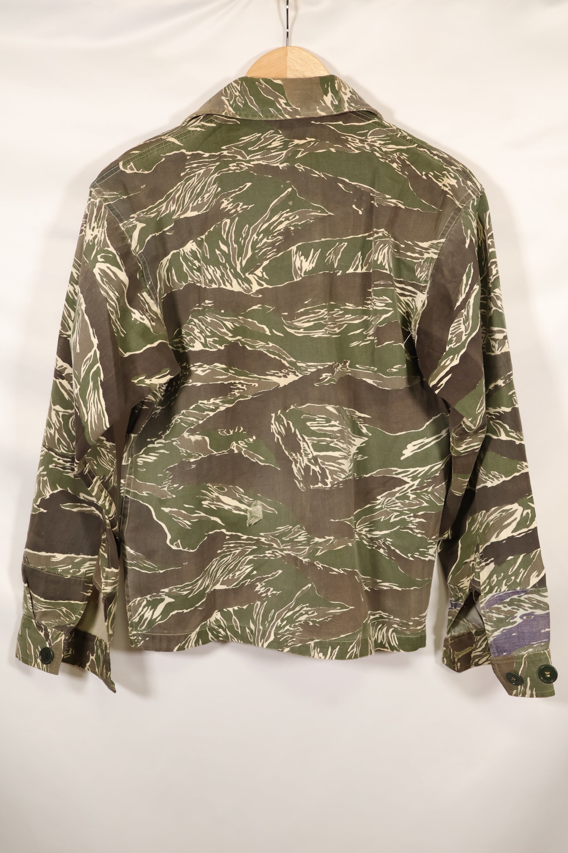 Mid-1960s Okinawa Tiger Pattern Tiger Stripe Asian Cut Shirt, sleeve refurbished, button missing, used.