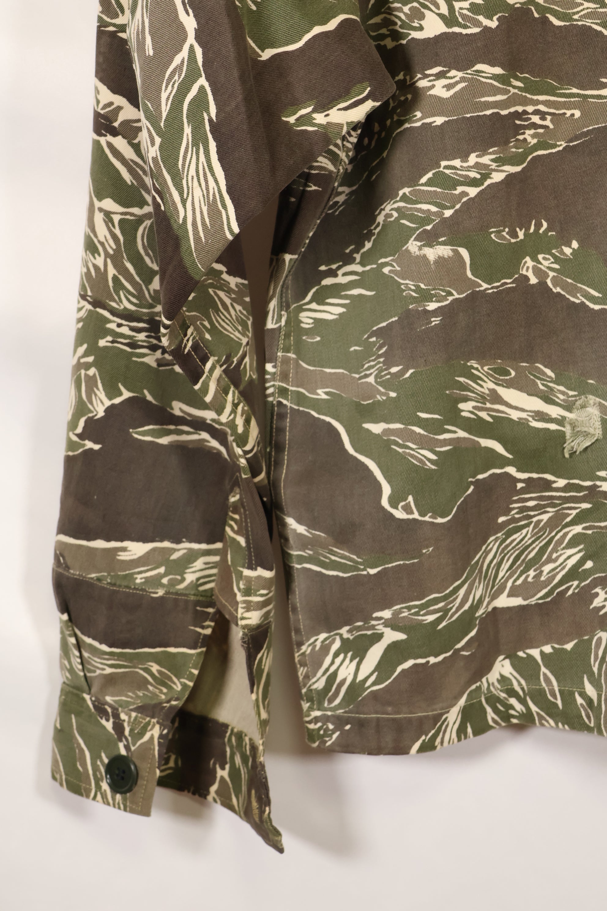 Mid-1960s Okinawa Tiger Pattern Tiger Stripe Asian Cut Shirt, sleeve refurbished, button missing, used.