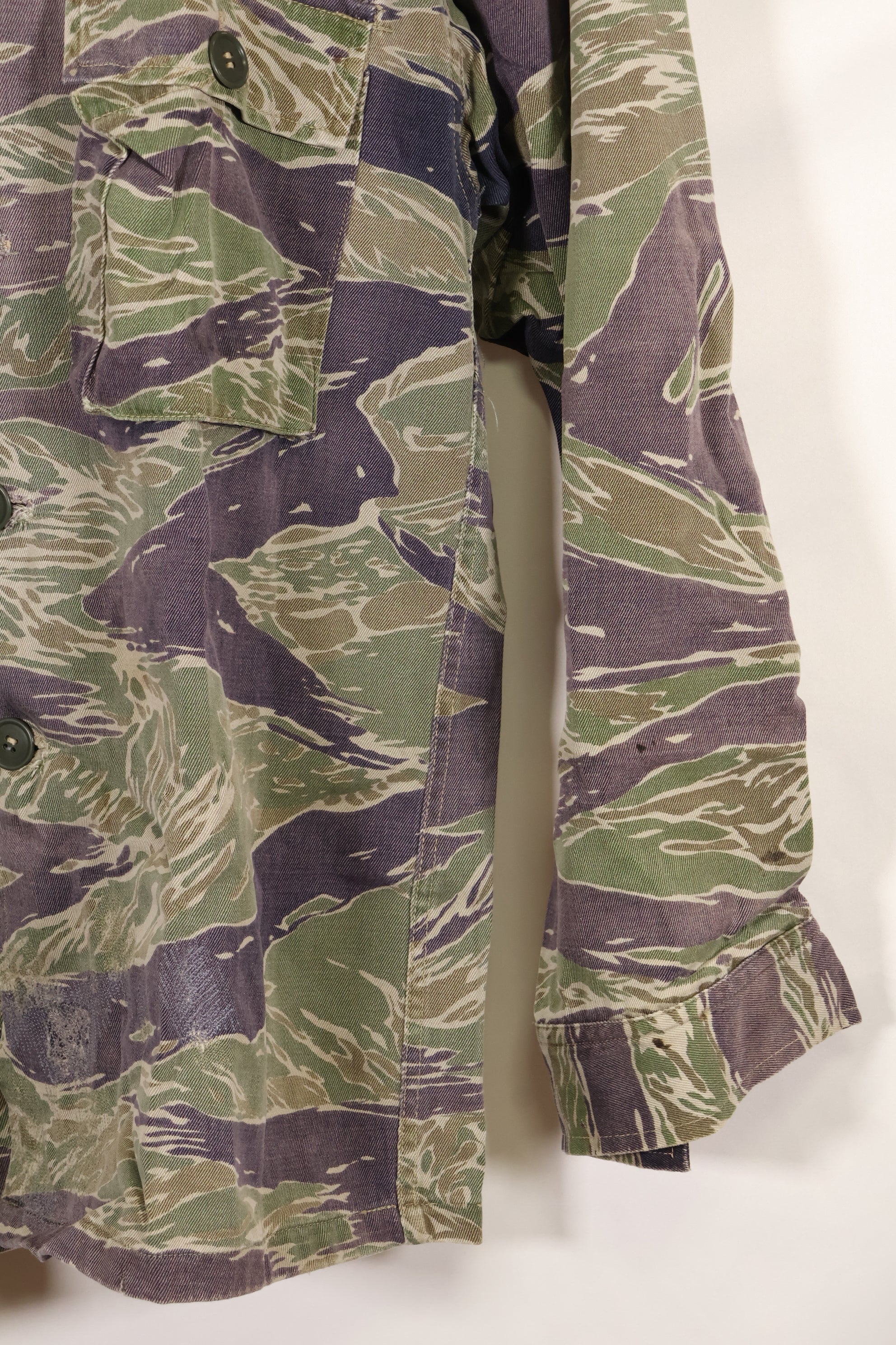Mid-1960s, estimated A-XL Silver Tiger Tiger stripe shirt, faded, used.