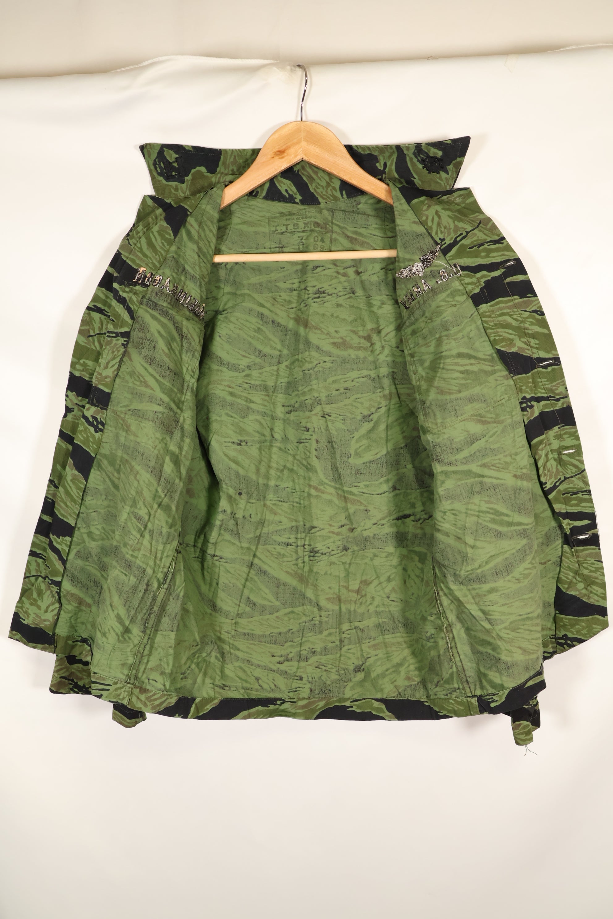 1968 and 1969 73rd surveillance airplane company direct embroidery VNMC 4th pattern tiger stripe set, never used