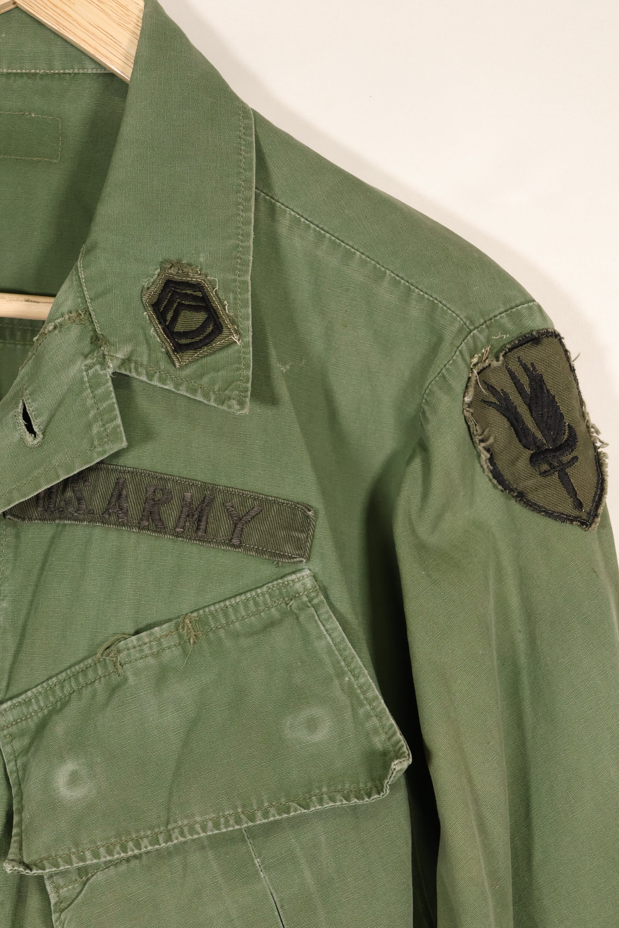 1967 Contract Estimated S-R 3rd Model Jungle Fatigue Jacket 73rd Surveillance Airplane Company  Patch First Attached Used