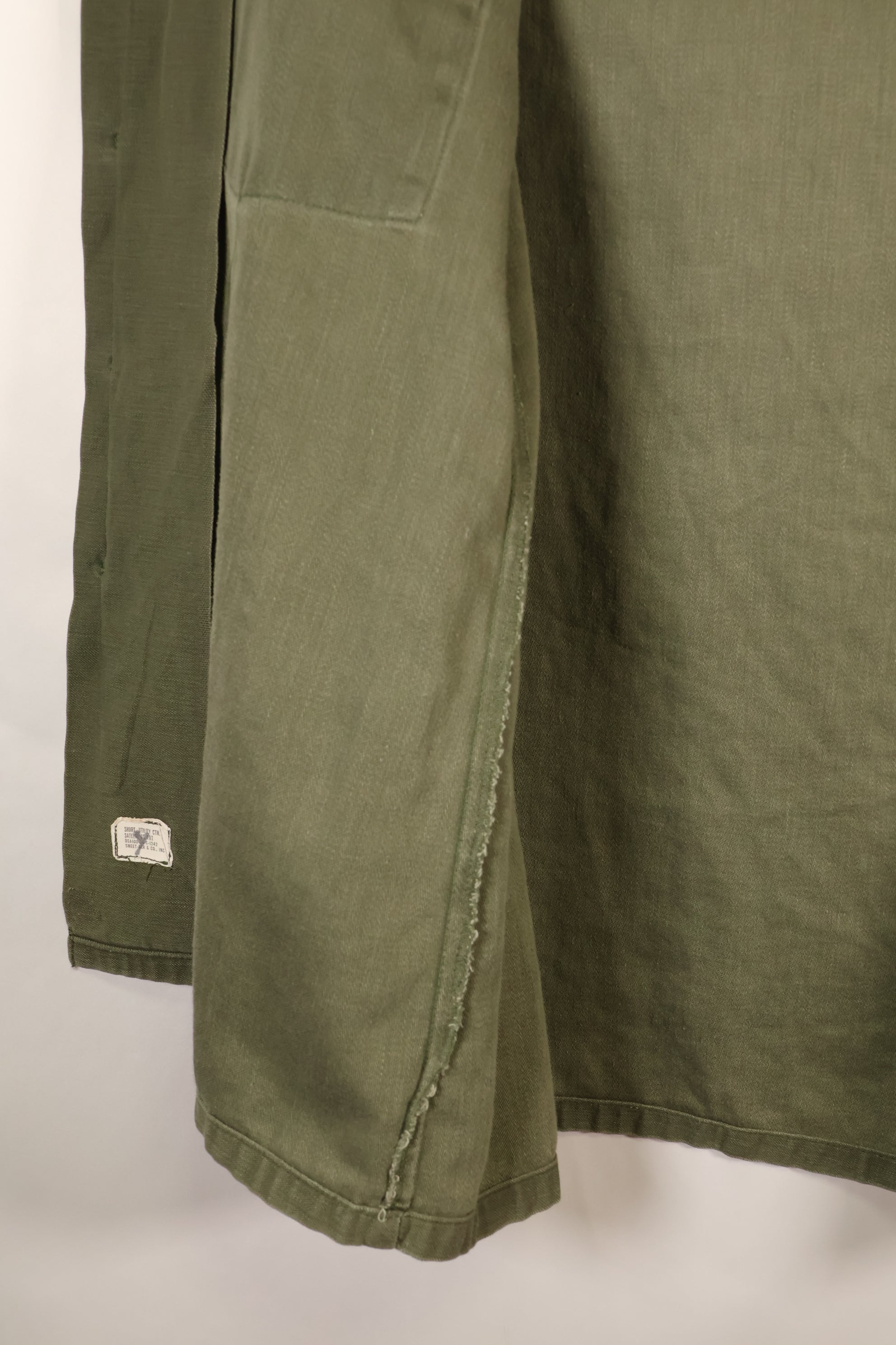Late 1960s Contract Item, 16 1/2 x 32, OG-107, Utility Shirt with Patch, Used