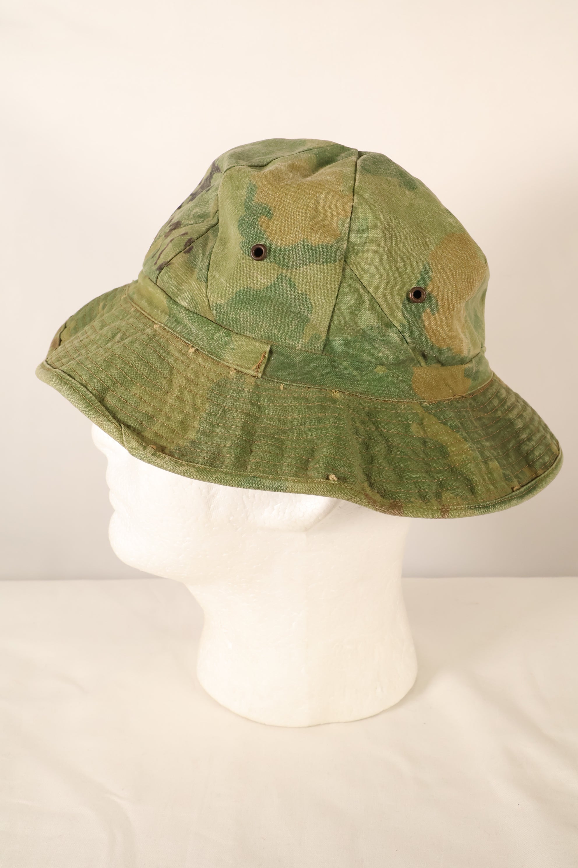 1960s-early 70s USMC privately procured Mitchell pattern camouflage shelterhalf boonie hat, used.
