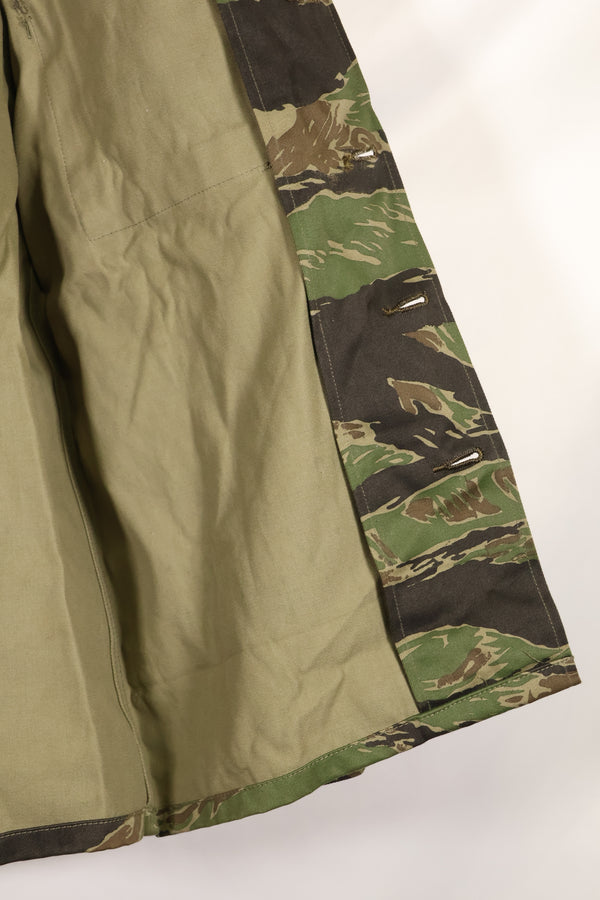 1970s DAJB09 with contract tag Made in Japan Tiger stripe top and bottom set, never used