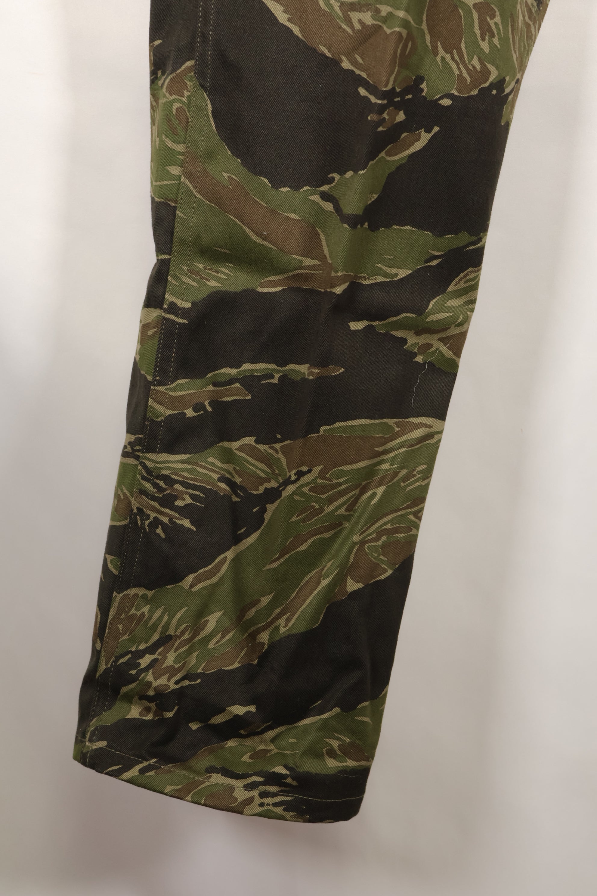 1970s DAJB09 with contract tag Made in Japan Tiger stripe top and bottom set, never used