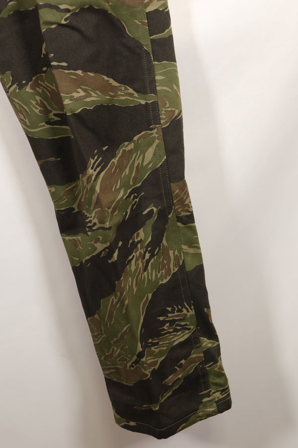 1970s DAJB09 with contract tag Made in Japan Tiger stripe top and bottom set, never used