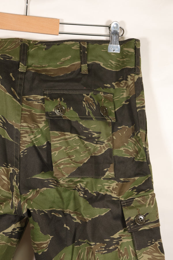 1970s DAJB09 with contract tag Made in Japan Tiger stripe top and bottom set, never used