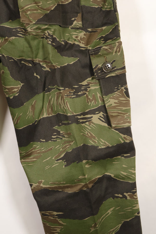 1970s DAJB09 with contract tag Made in Japan Tiger stripe top and bottom set, never used