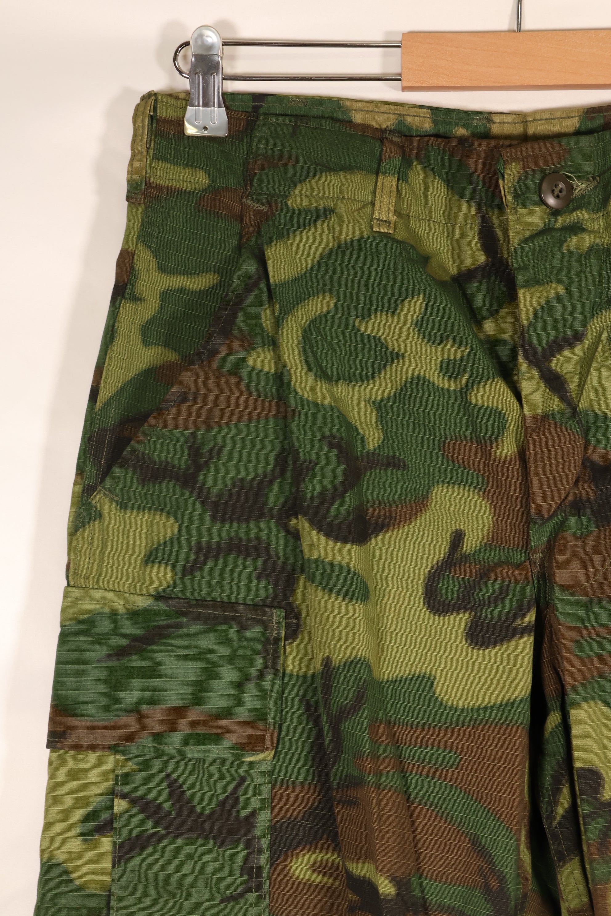 1969 Contract, S-R, Virtually Unused, ERDL Green Leaf Camo Fatigue Pants, Zipper Damaged