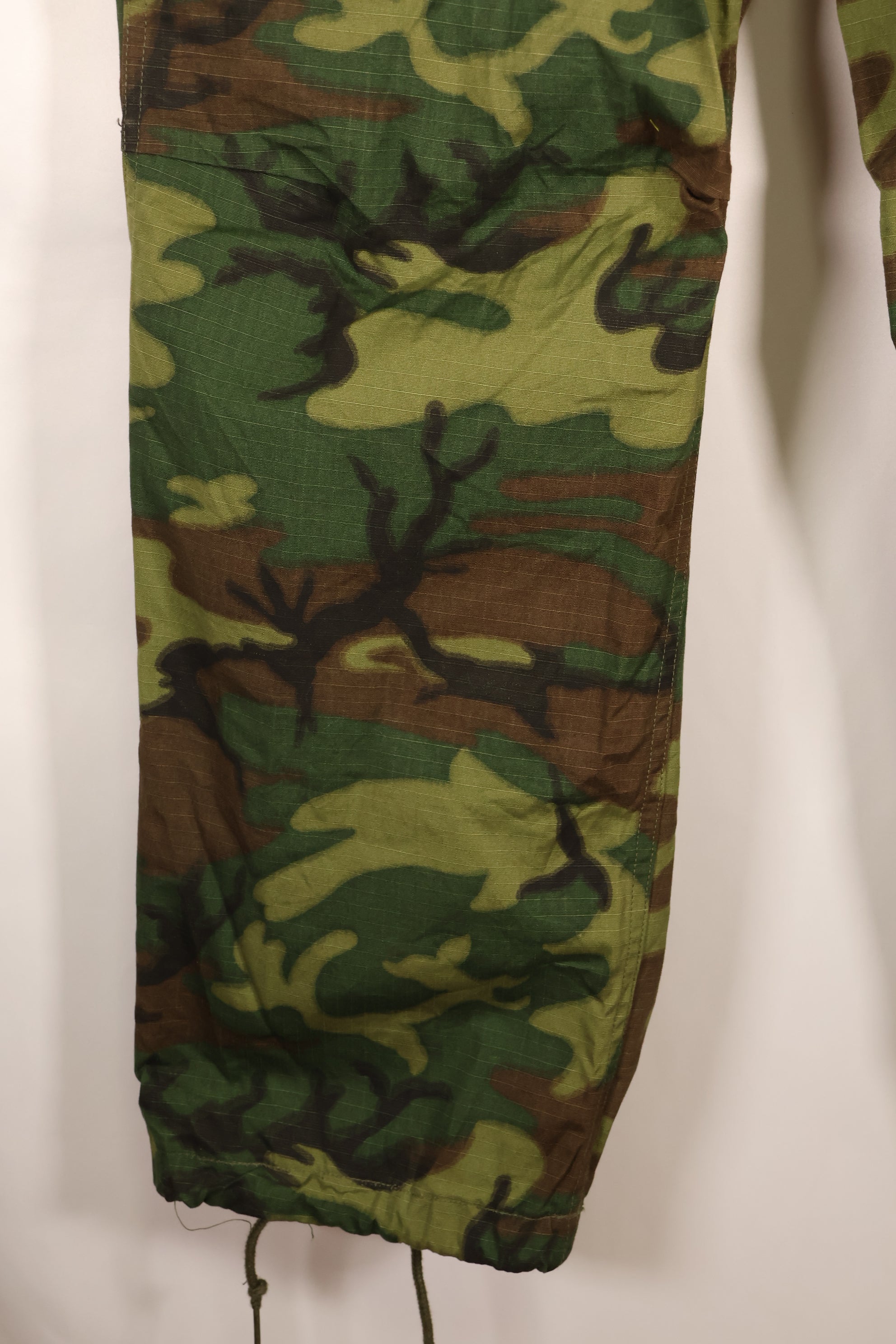 1969 Contract, S-R, Virtually Unused, ERDL Green Leaf Camo Fatigue Pants, Zipper Damaged