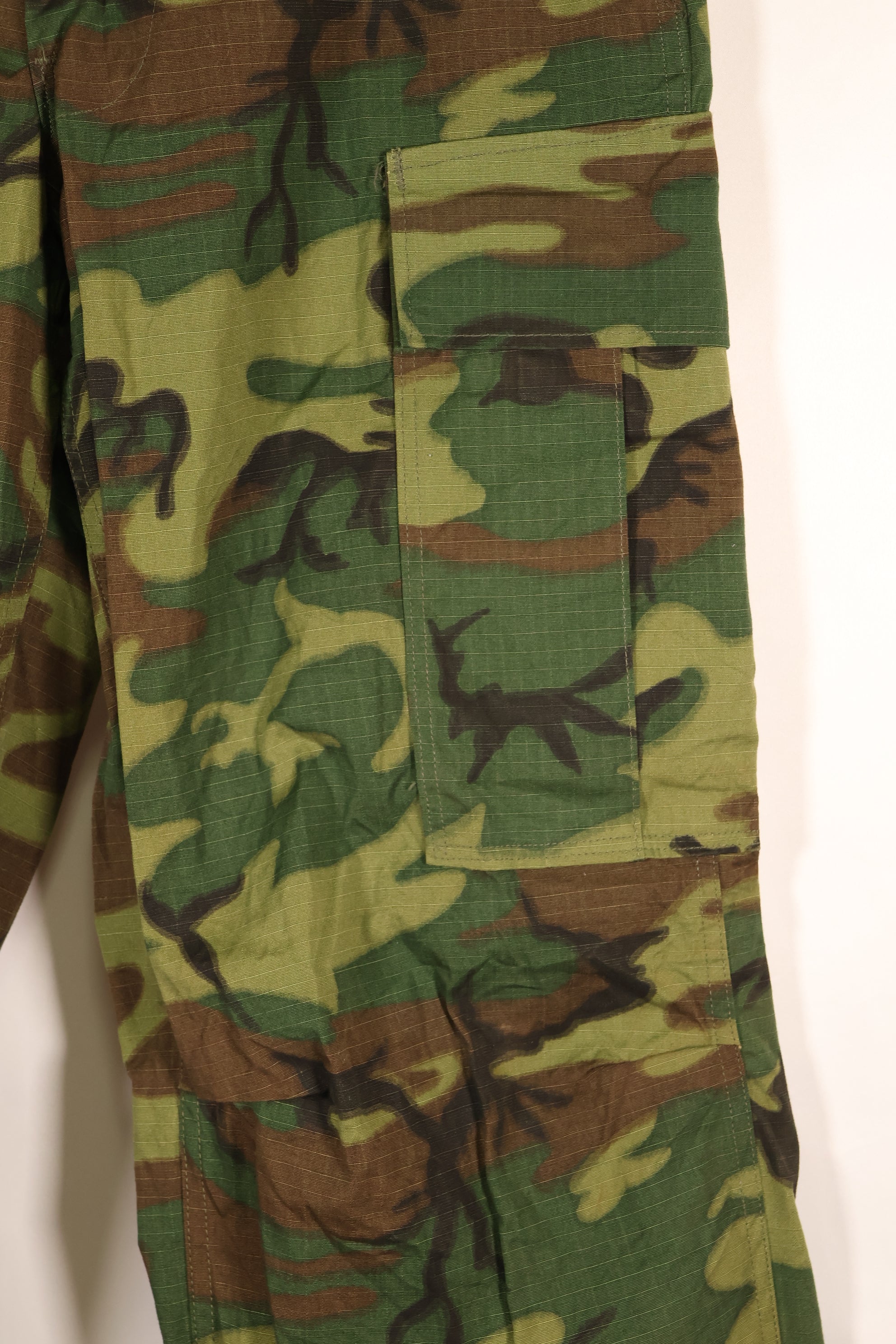 1969 Contract, S-R, Virtually Unused, ERDL Green Leaf Camo Fatigue Pants, Zipper Damaged