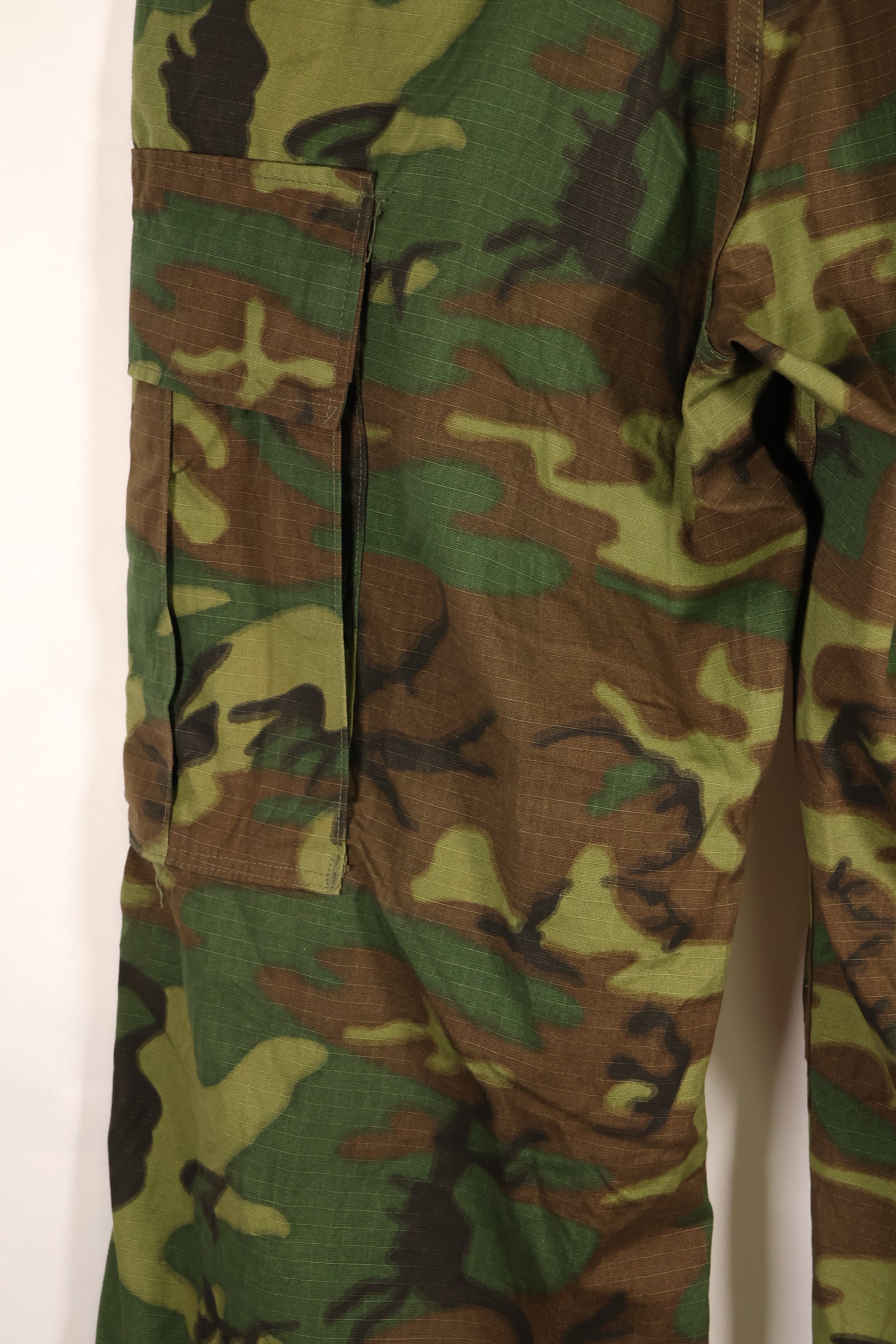 1969 Contract, S-R, Virtually Unused, ERDL Green Leaf Camo Fatigue Pants, Zipper Damaged