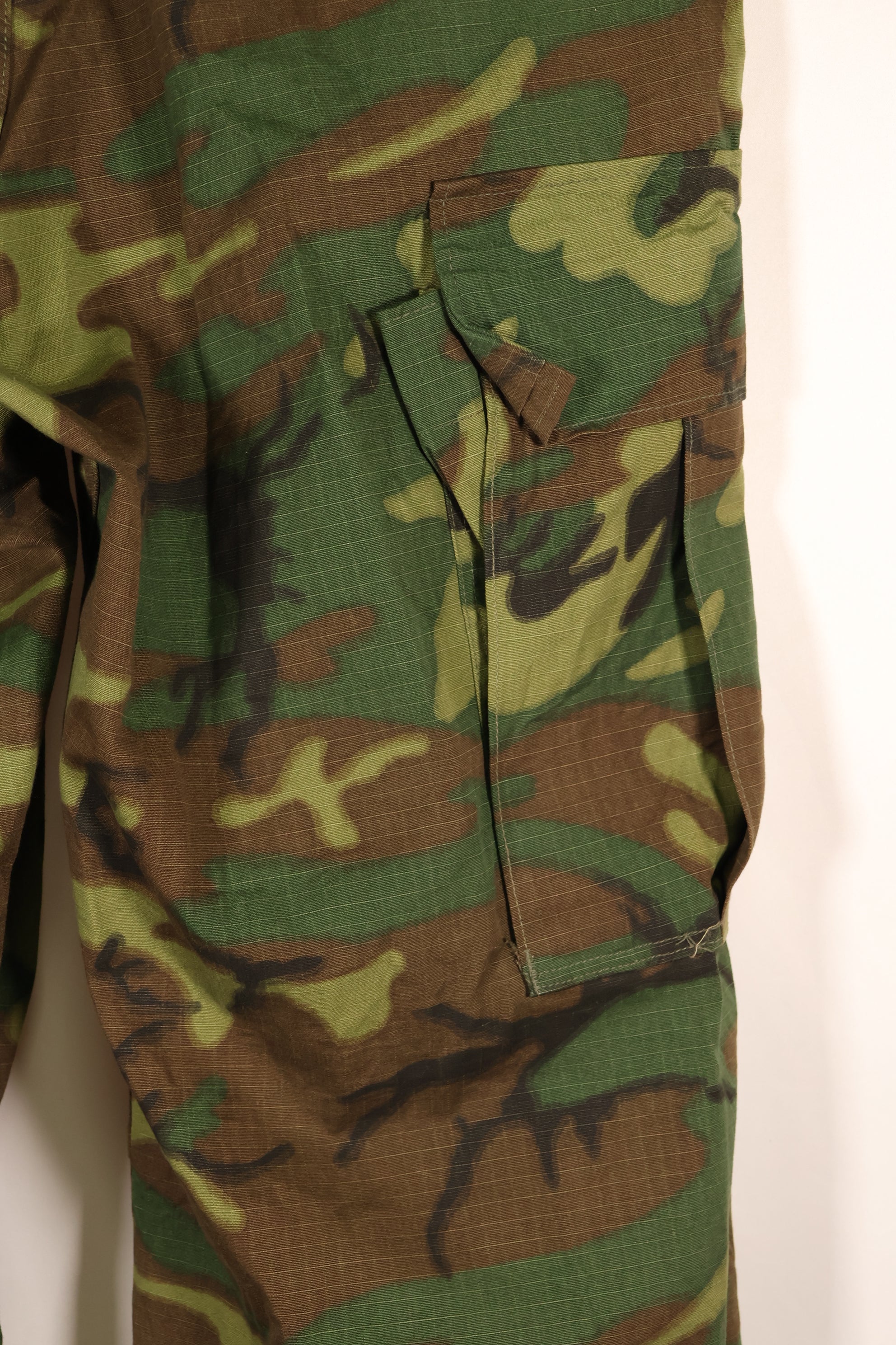 1969 Contract, S-R, Virtually Unused, ERDL Green Leaf Camo Fatigue Pants, Zipper Damaged