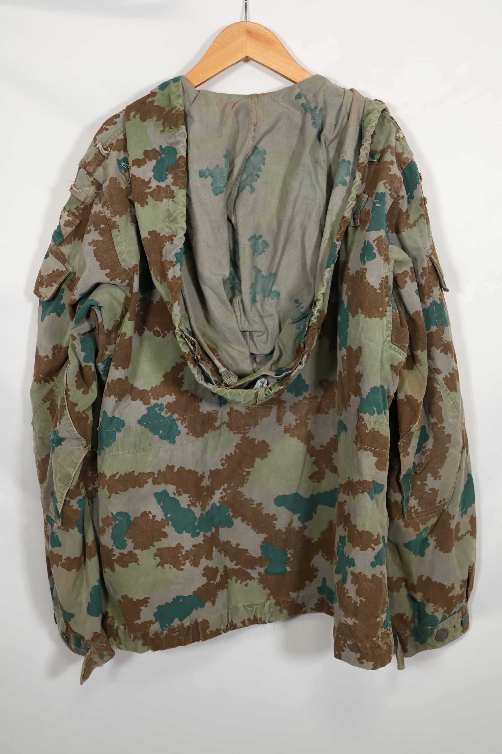 1960 East German Army NVA M58 Flächentarn sniper smock in blumentern camouflage, used.