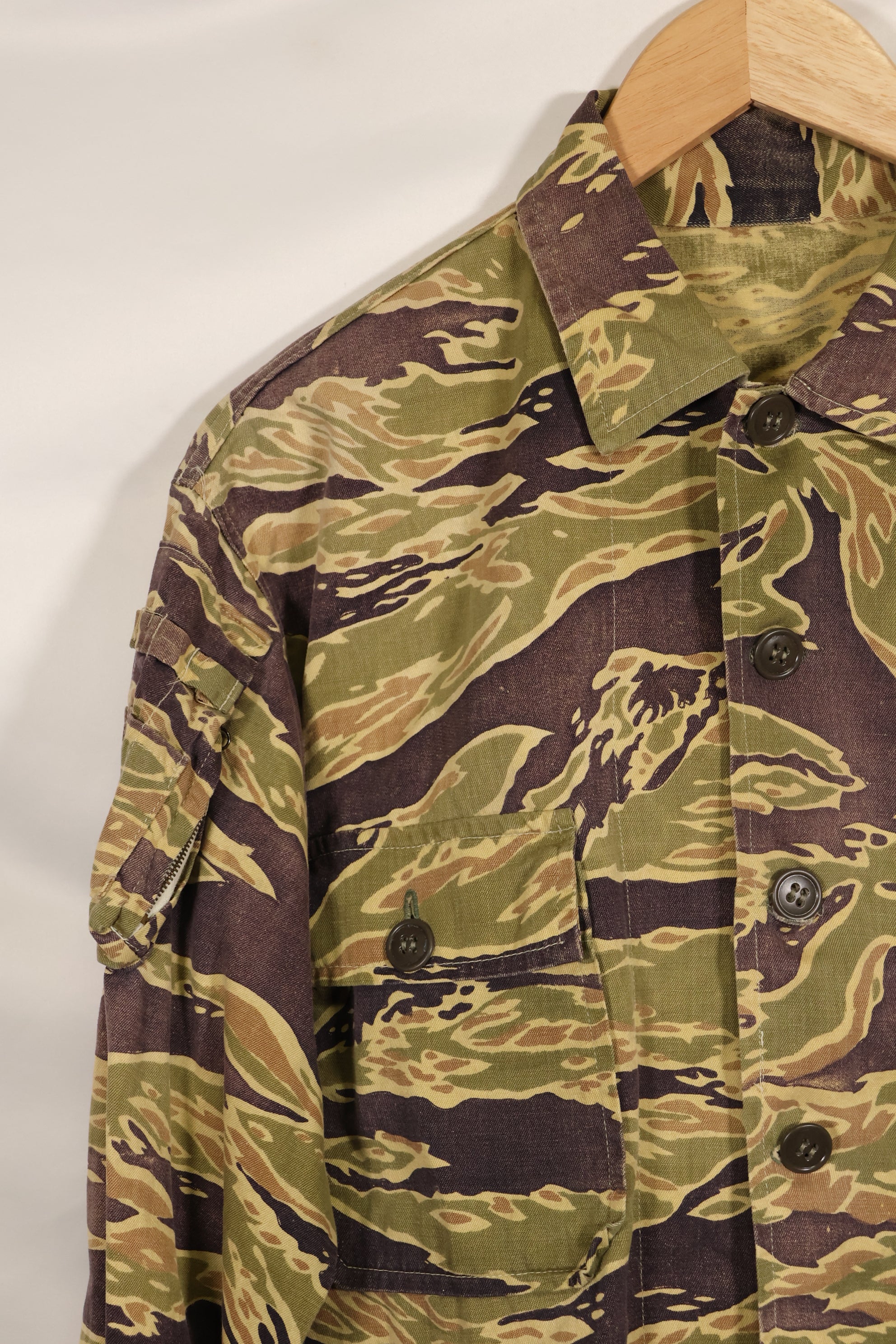 Real Late War Pattern US Size Tiger Stripe Shirt with Pocket Modification Used