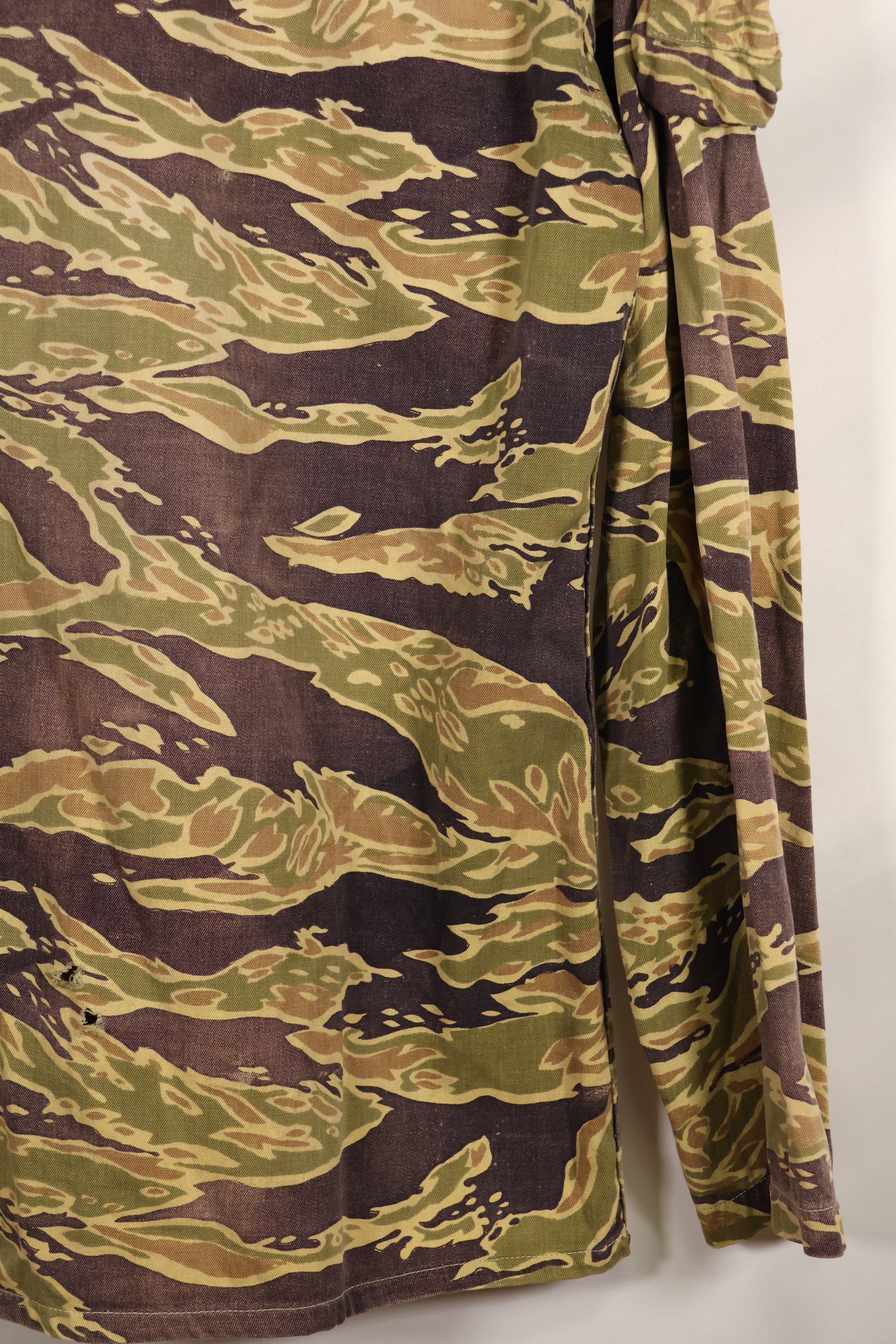 Real Late War Pattern US Size Tiger Stripe Shirt with Pocket Modification Used