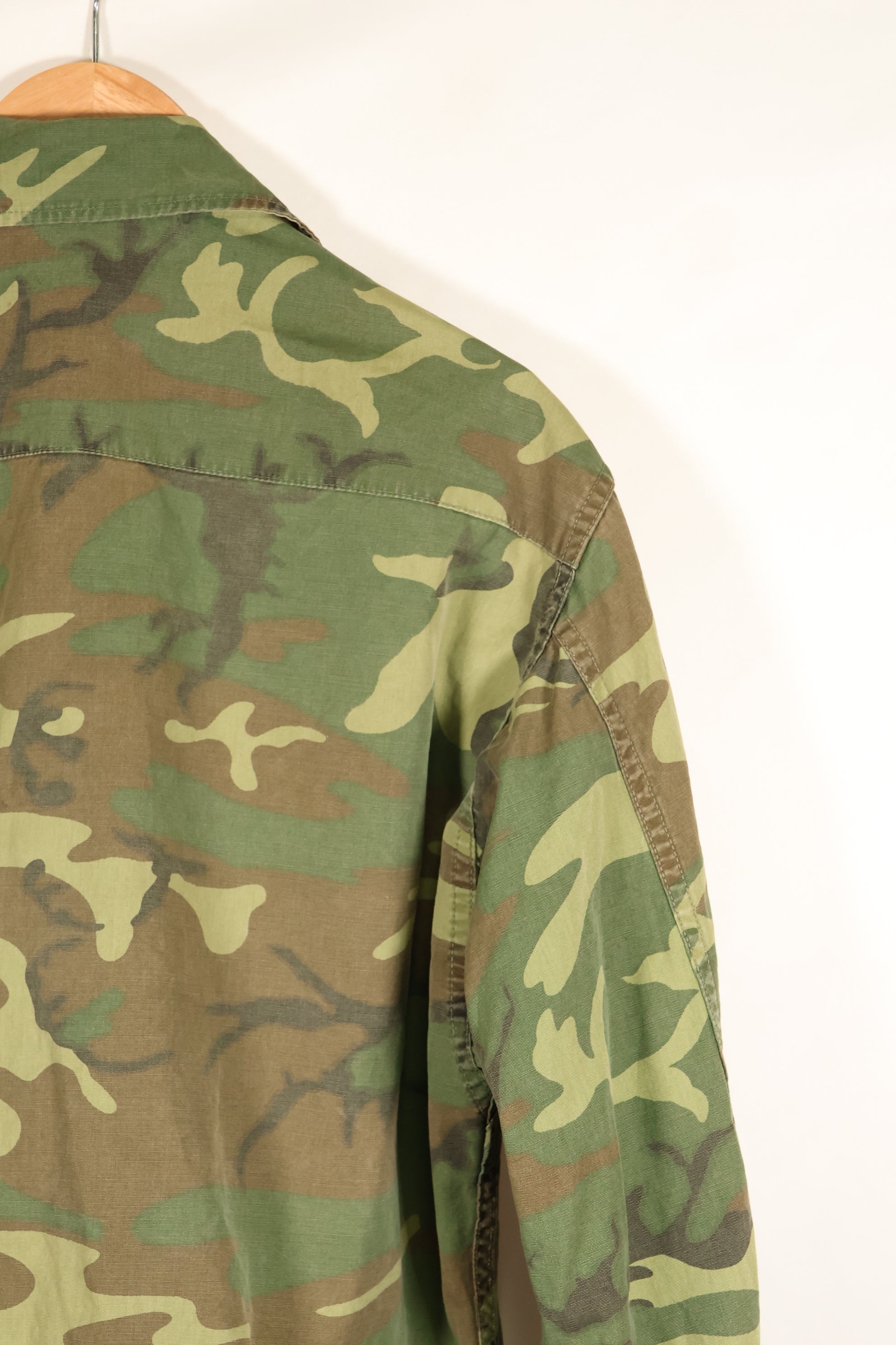 Circa 1966–67 | Estimated S-R | ERDL | Non-ripstop | Early print | Jungle fatigue jacket | Used