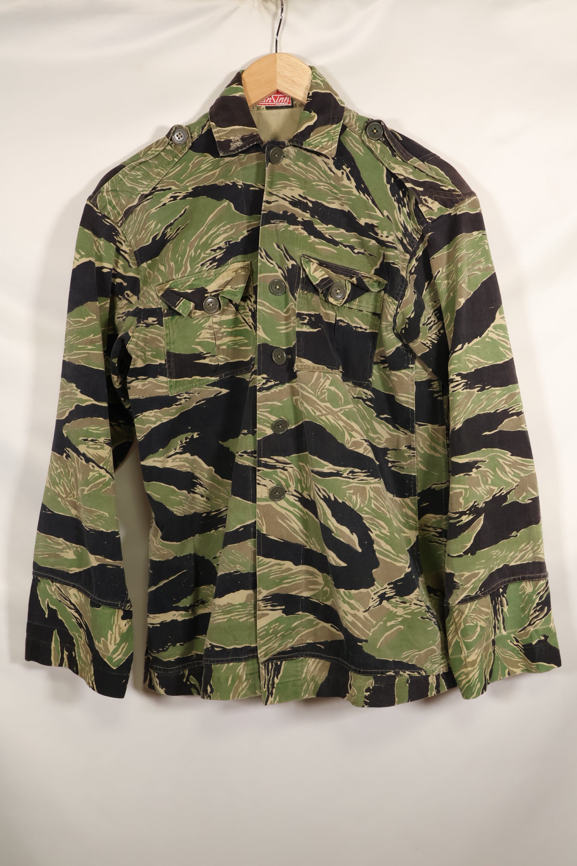 Early 1960s twill fabric, rare VNMC 1st Model tiger stripe shirt, used by Taylor.