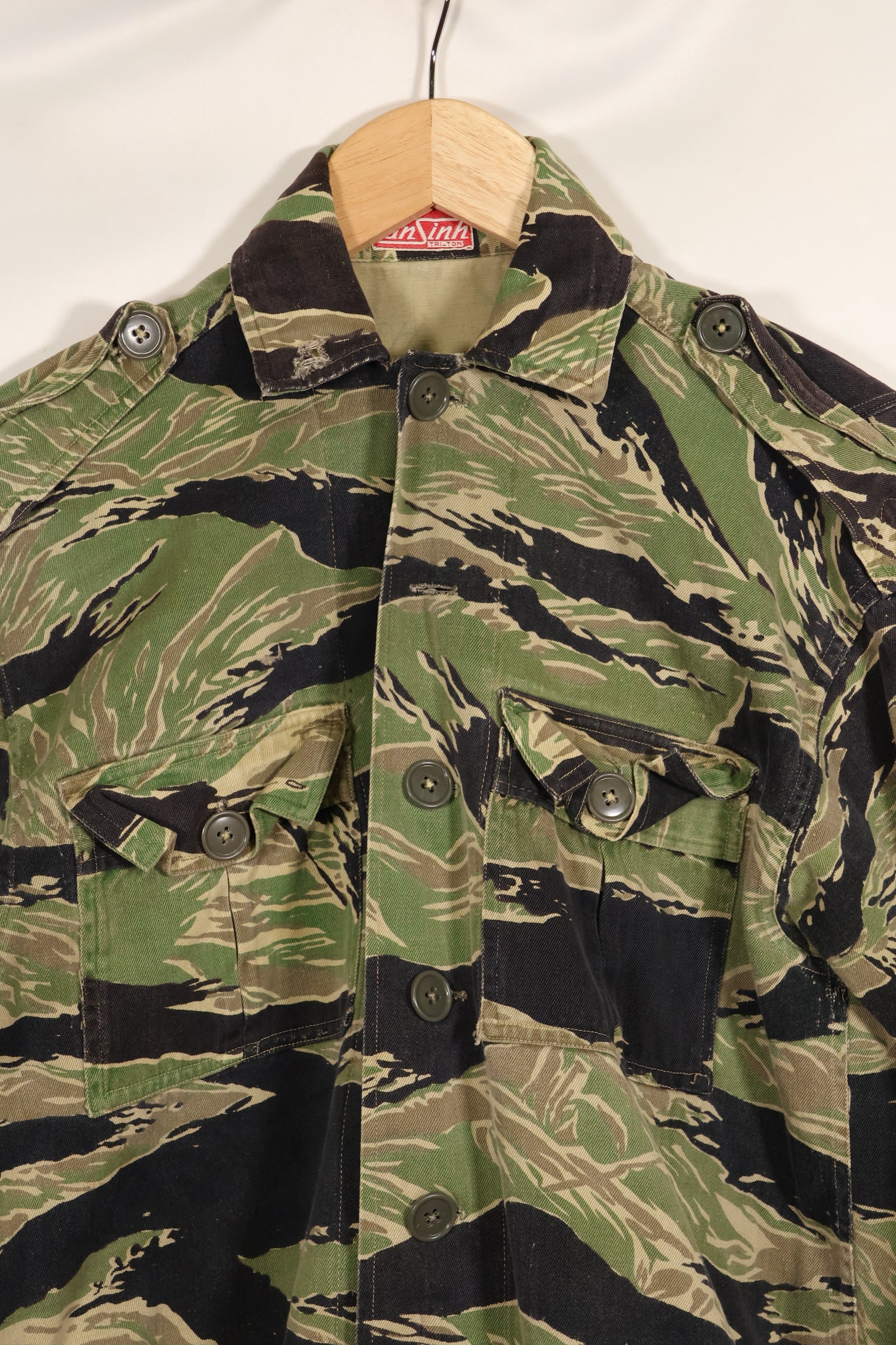 Early 1960s twill fabric, rare VNMC 1st Model tiger stripe shirt, used by Taylor.