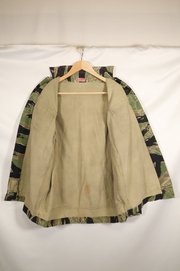 Early 1960s twill fabric, rare VNMC 1st Model tiger stripe shirt, used by Taylor.