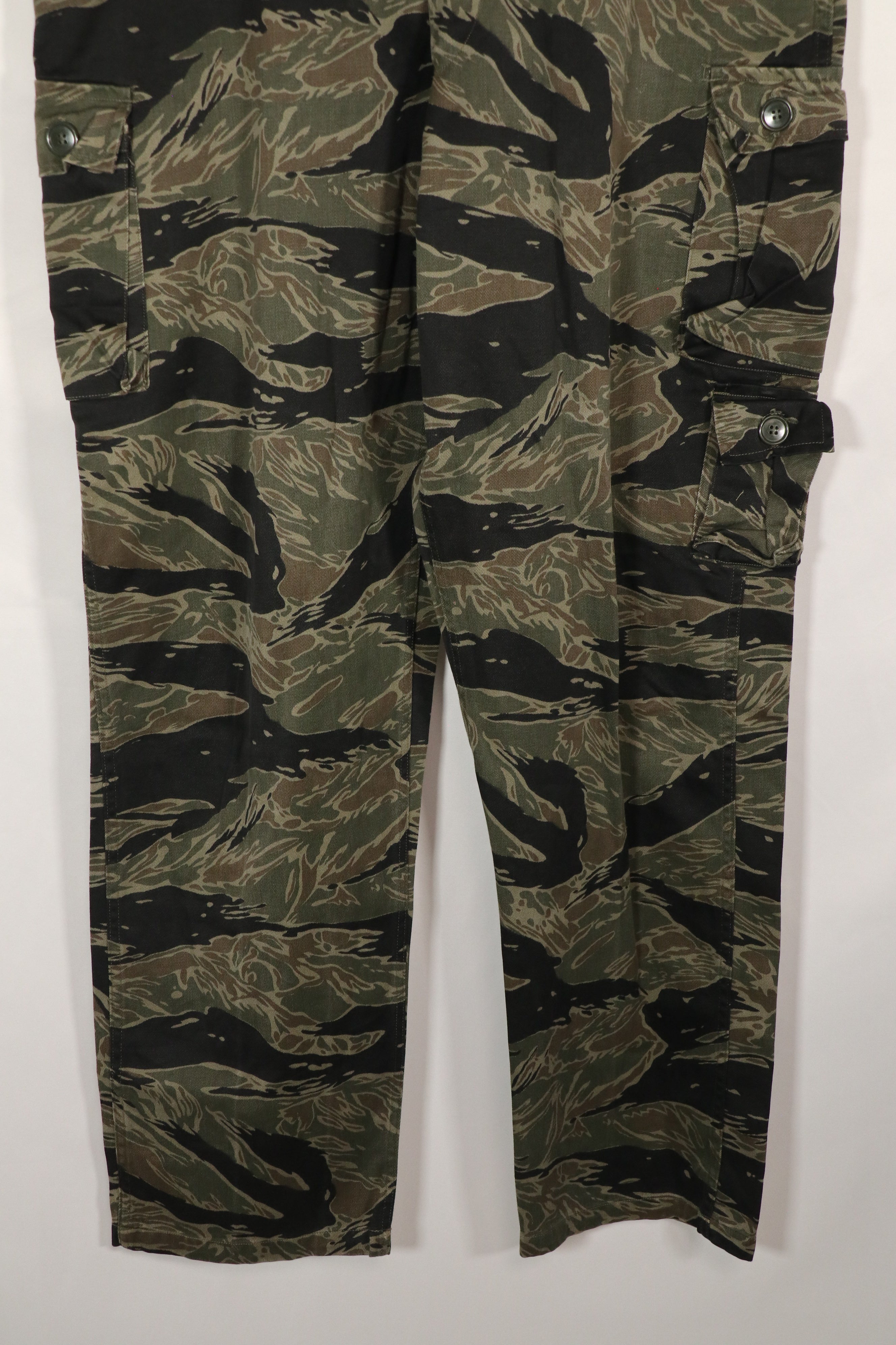Real US cut silver tiger stripe US-M pants, little fading, good condition.