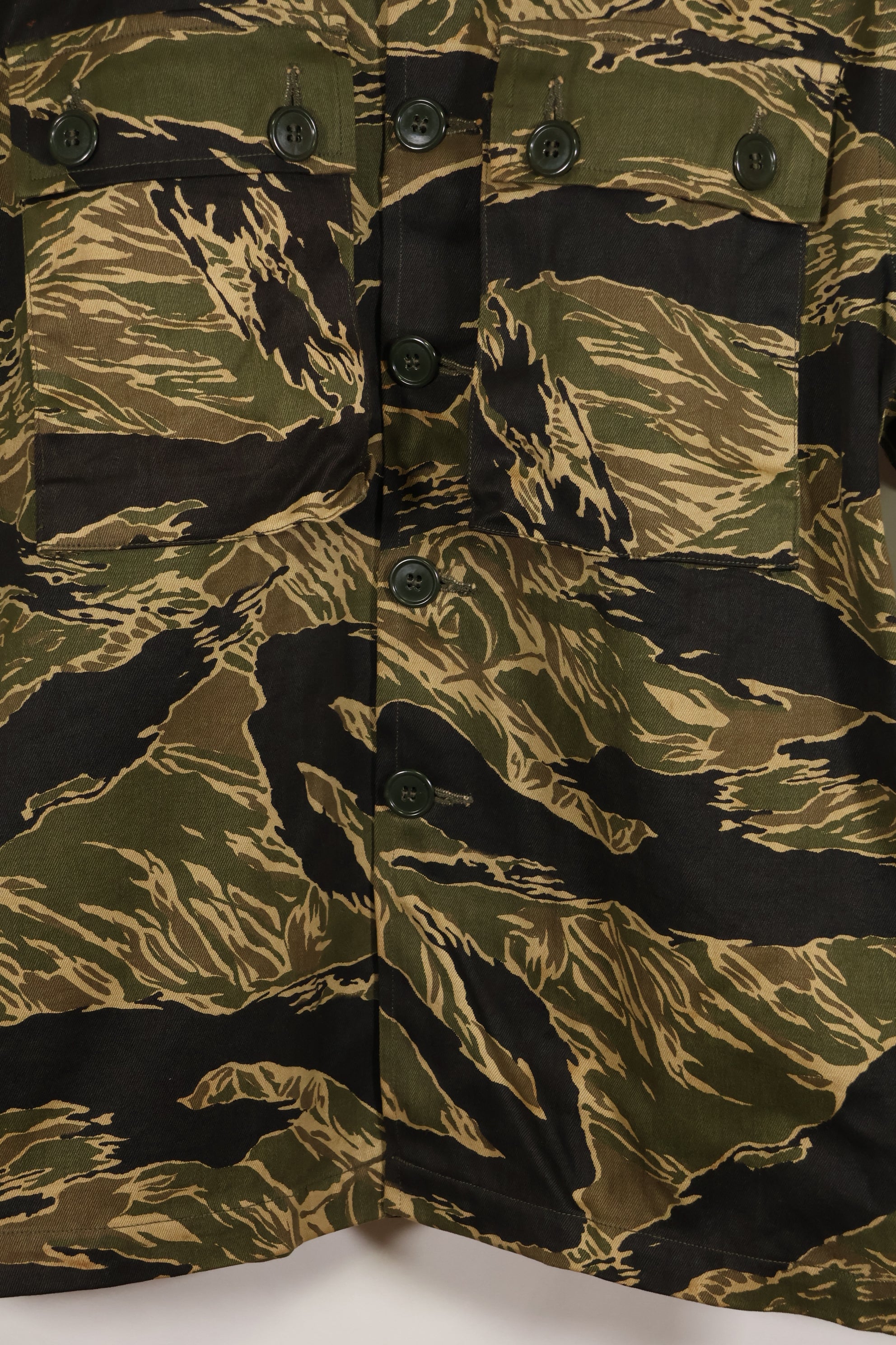 Actual deadstock Okinawa Tiger Tiger Stripe US Cut Shirt US-S Japanese mainland sewing, stained.