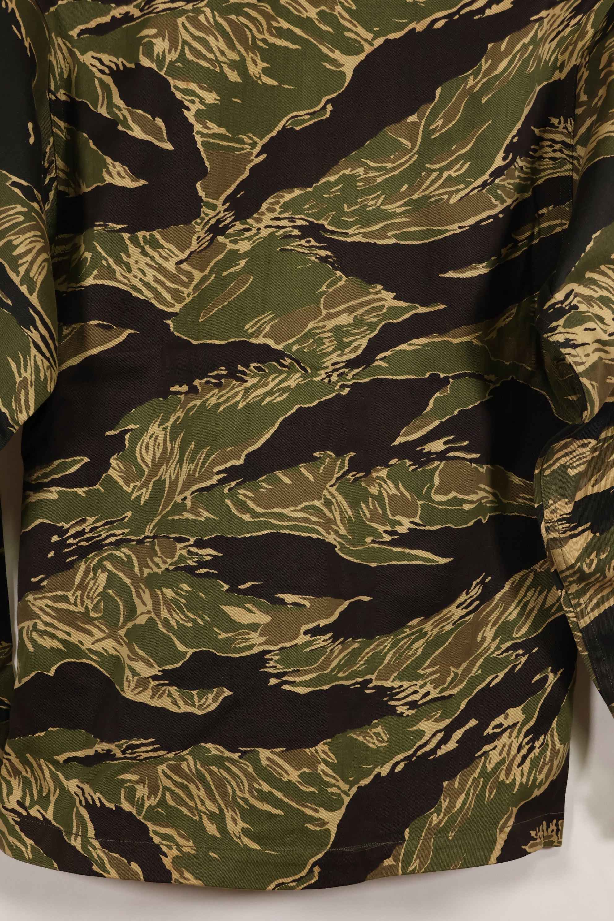 Actual deadstock Okinawa Tiger Tiger Stripe US Cut Shirt US-S Japanese mainland sewing, stained.