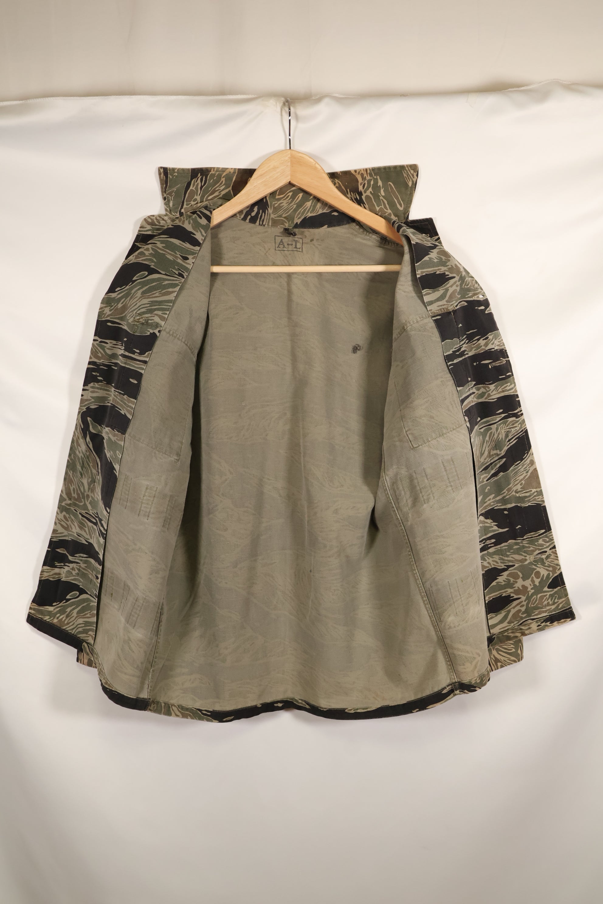 Real Silver Tiger Stripe Asian Cut A-L size shirt Used in good condition