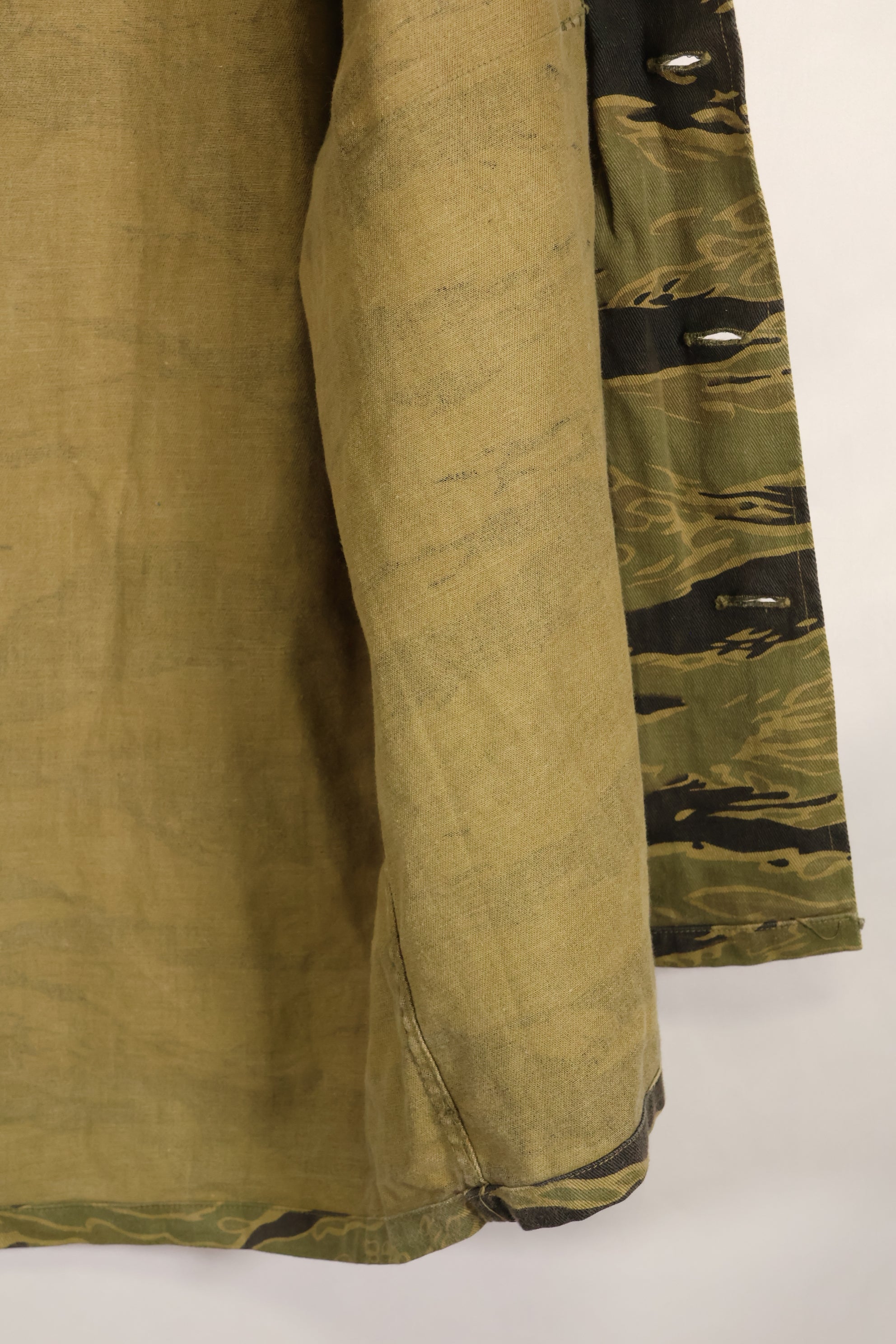 Repro US-M gold tiger stripe US cut shirt made by Osaka MASH, used, faded.