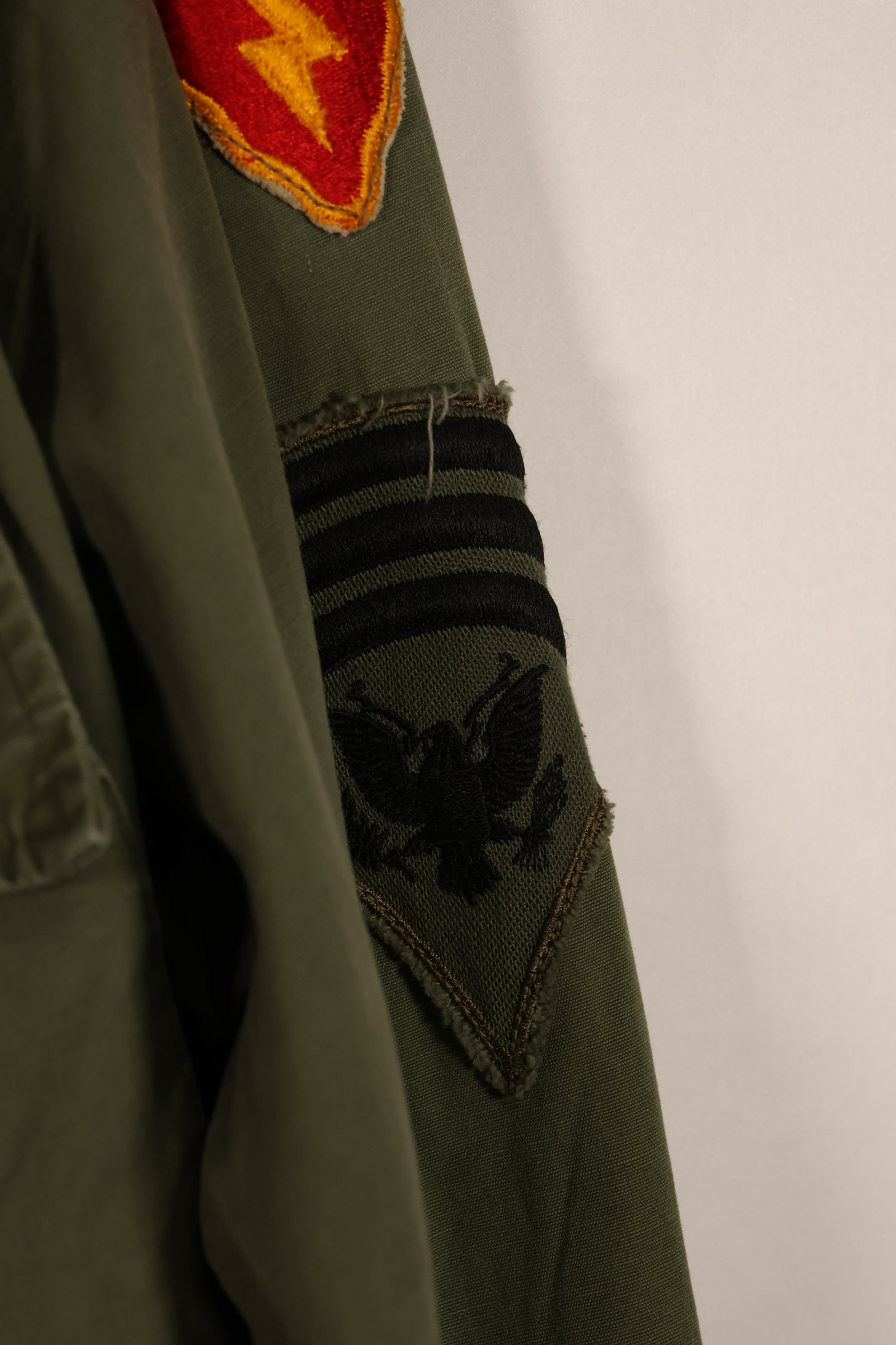 Real Japanese made FEC-39917 2nd Model Jungle Fatigue Jacket, 25th Infantry Division, with patch, used.