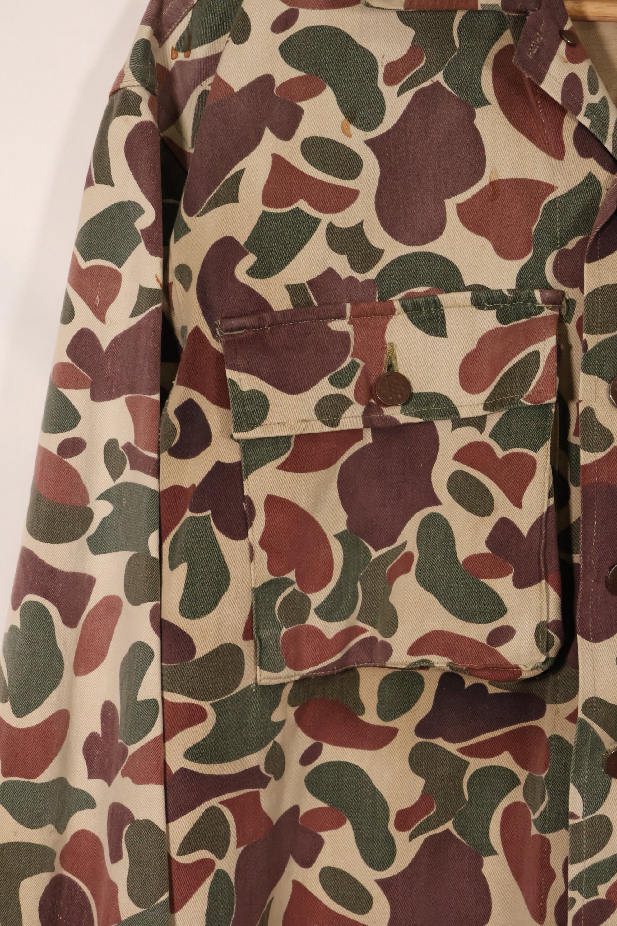 Early to mid 1960s CIDG Beogam camouflage, advisor cut, US-L, faded, used.