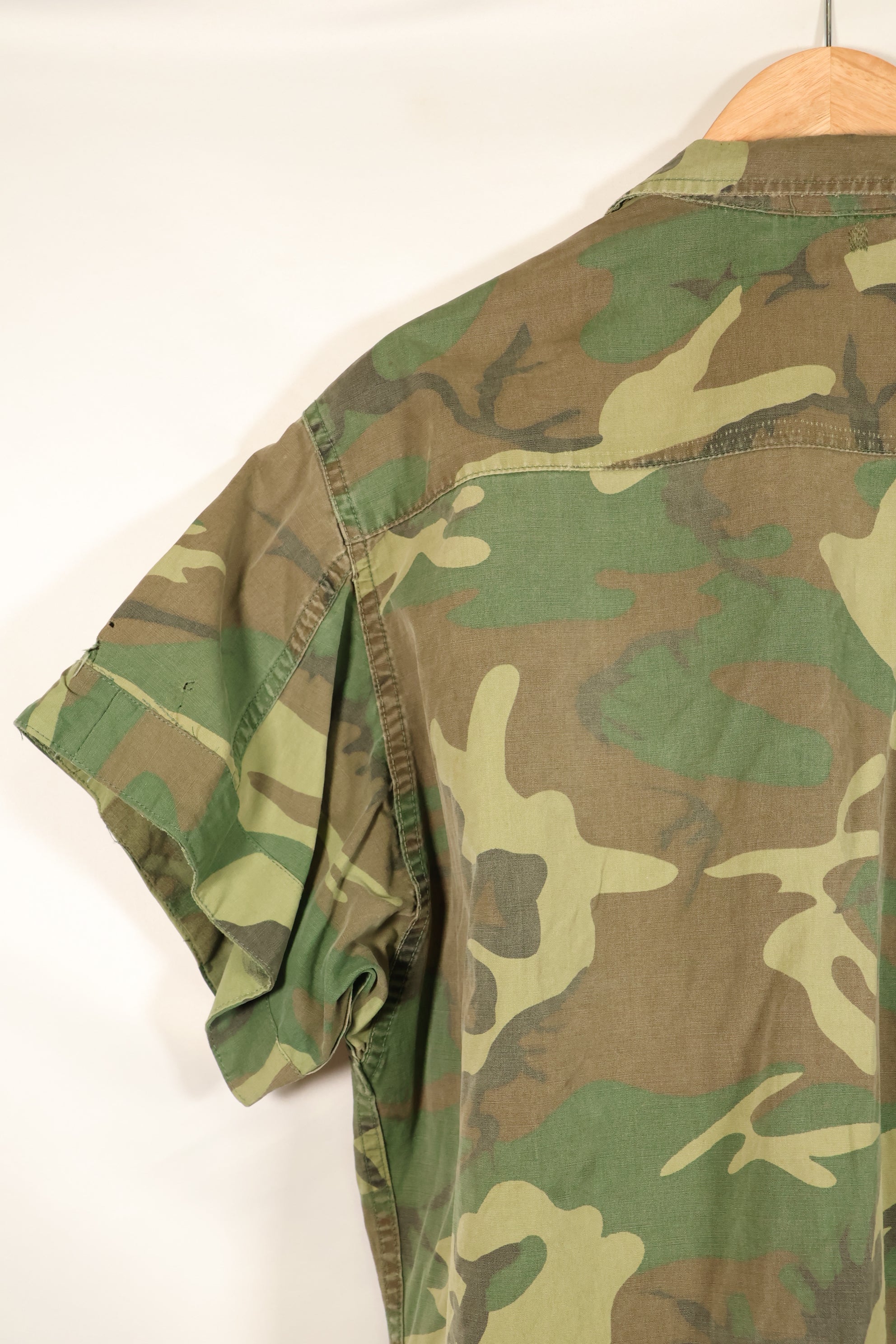 Estimated 1966–67 | Estimated M-R | No label | ERDL camouflage | Early print | Short-sleeve custom fatigue jacket | Used