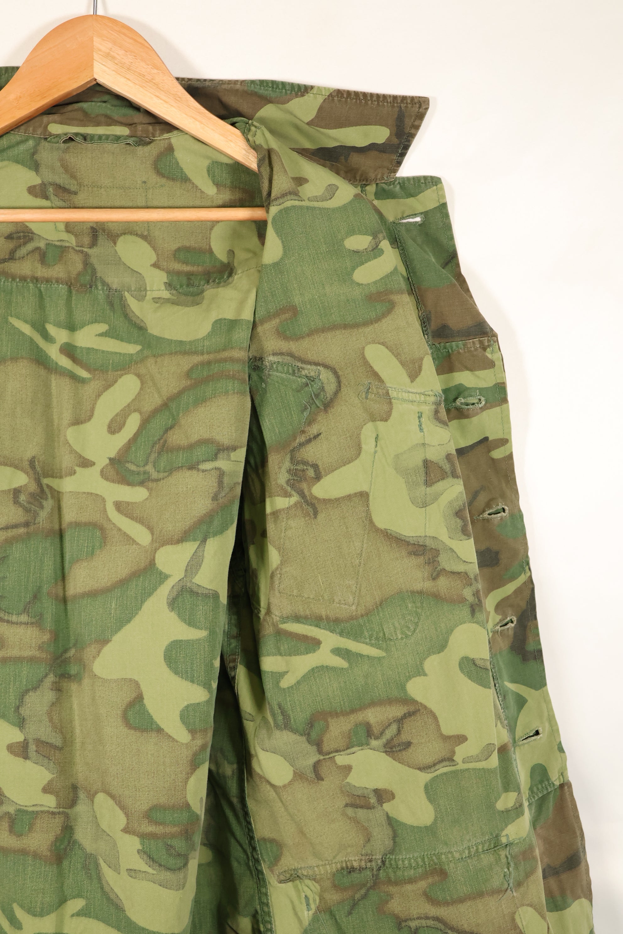 Estimated circa 1966–67; Estimated S-R; Early print; ERDL leaf camouflage; No rip; Fatigue jacket; Short sleeves; Used
