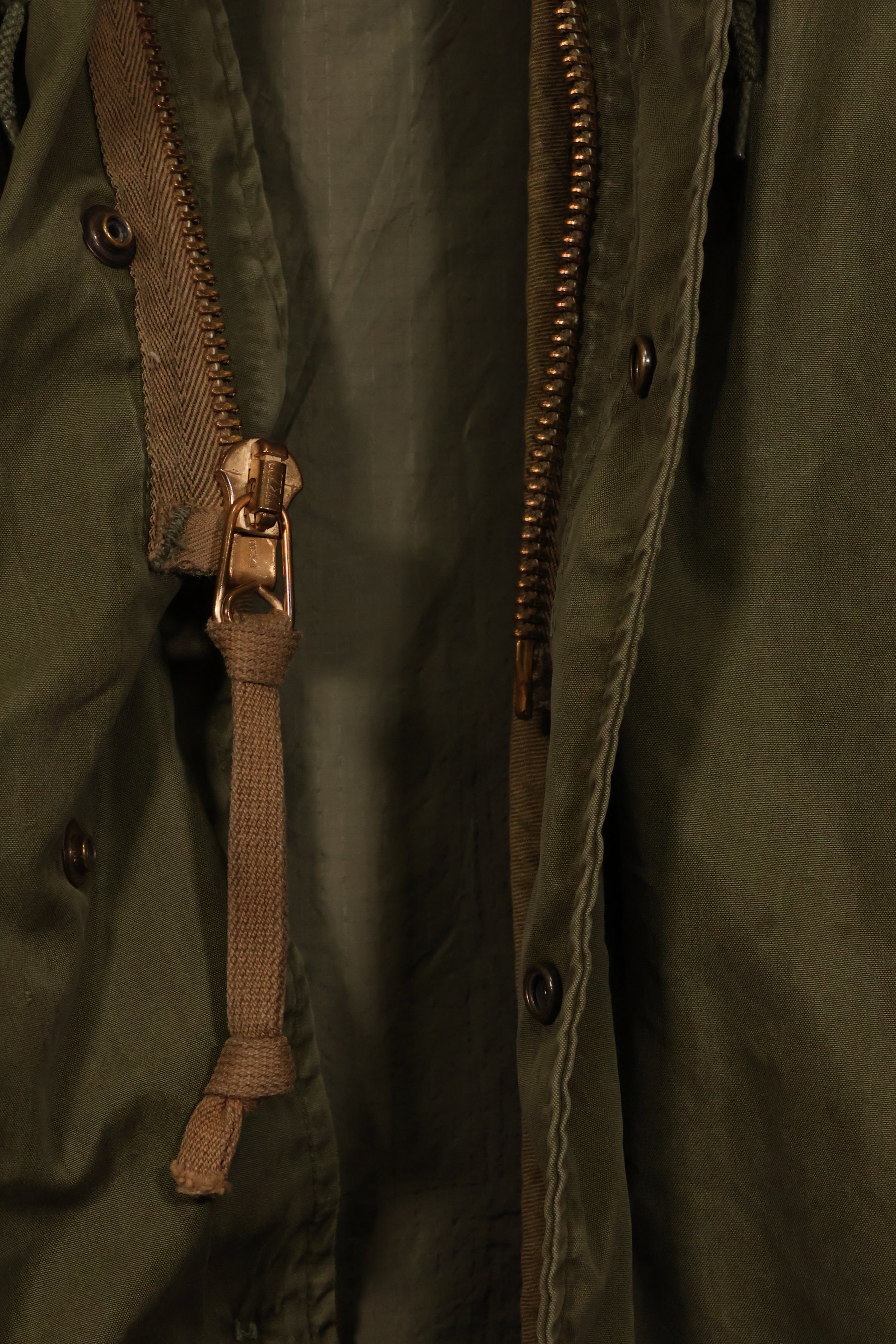 Early 1950s MEDIUM M51 Field Parka with coyote hood, used.