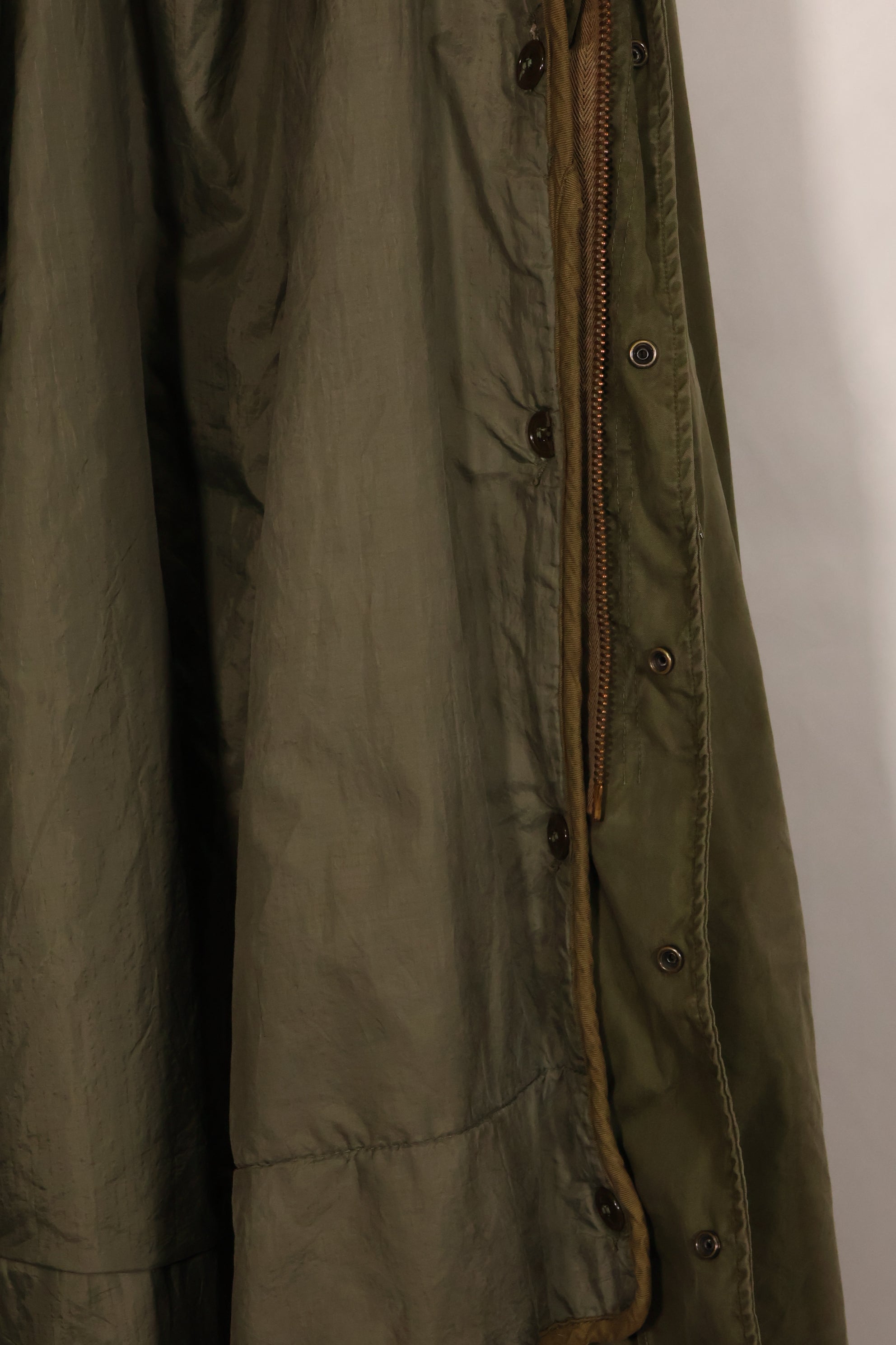 Early 1950s MEDIUM M51 Field Parka with coyote hood, used.