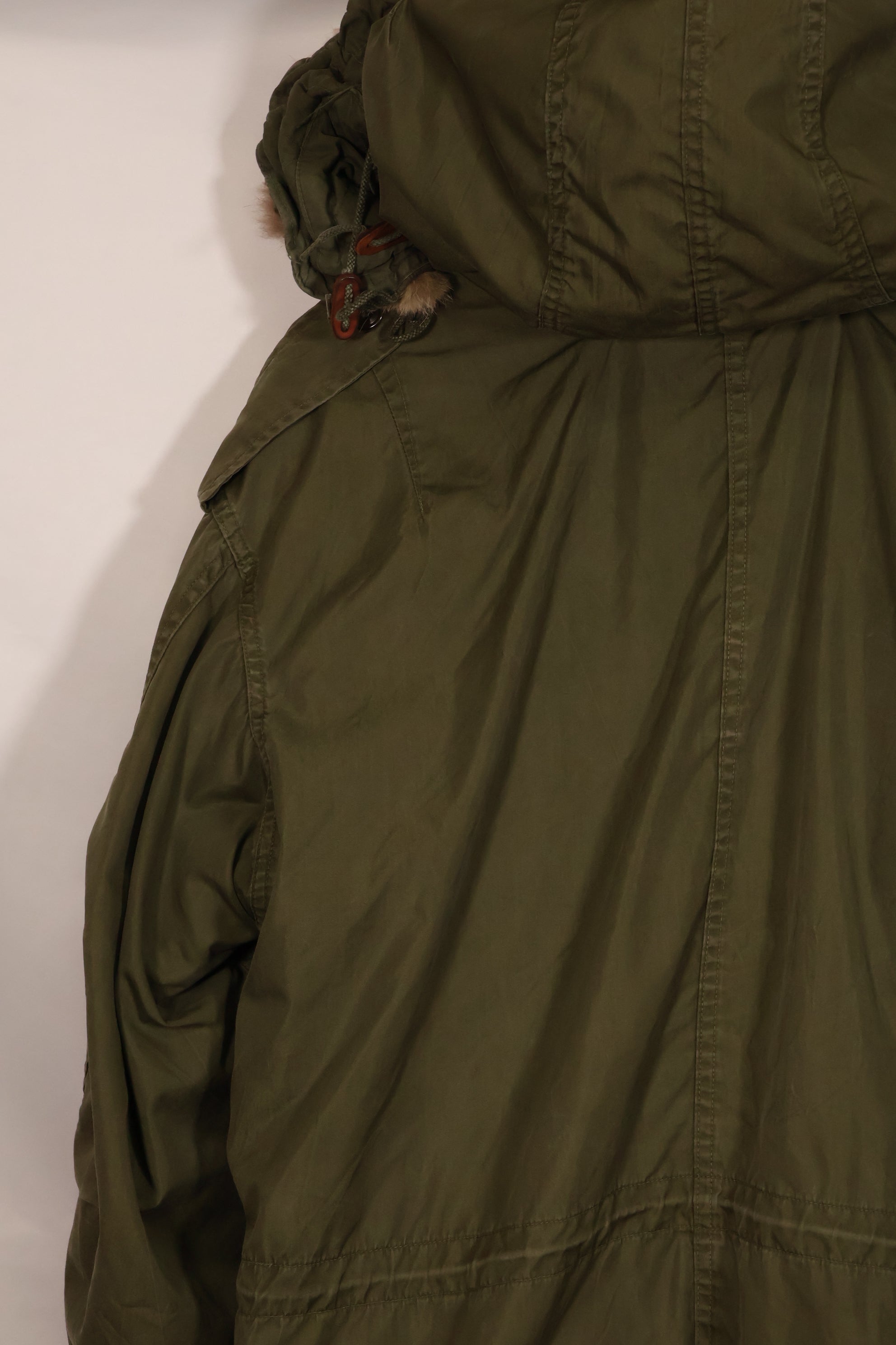 Early 1950s MEDIUM M51 Field Parka with coyote hood, used.