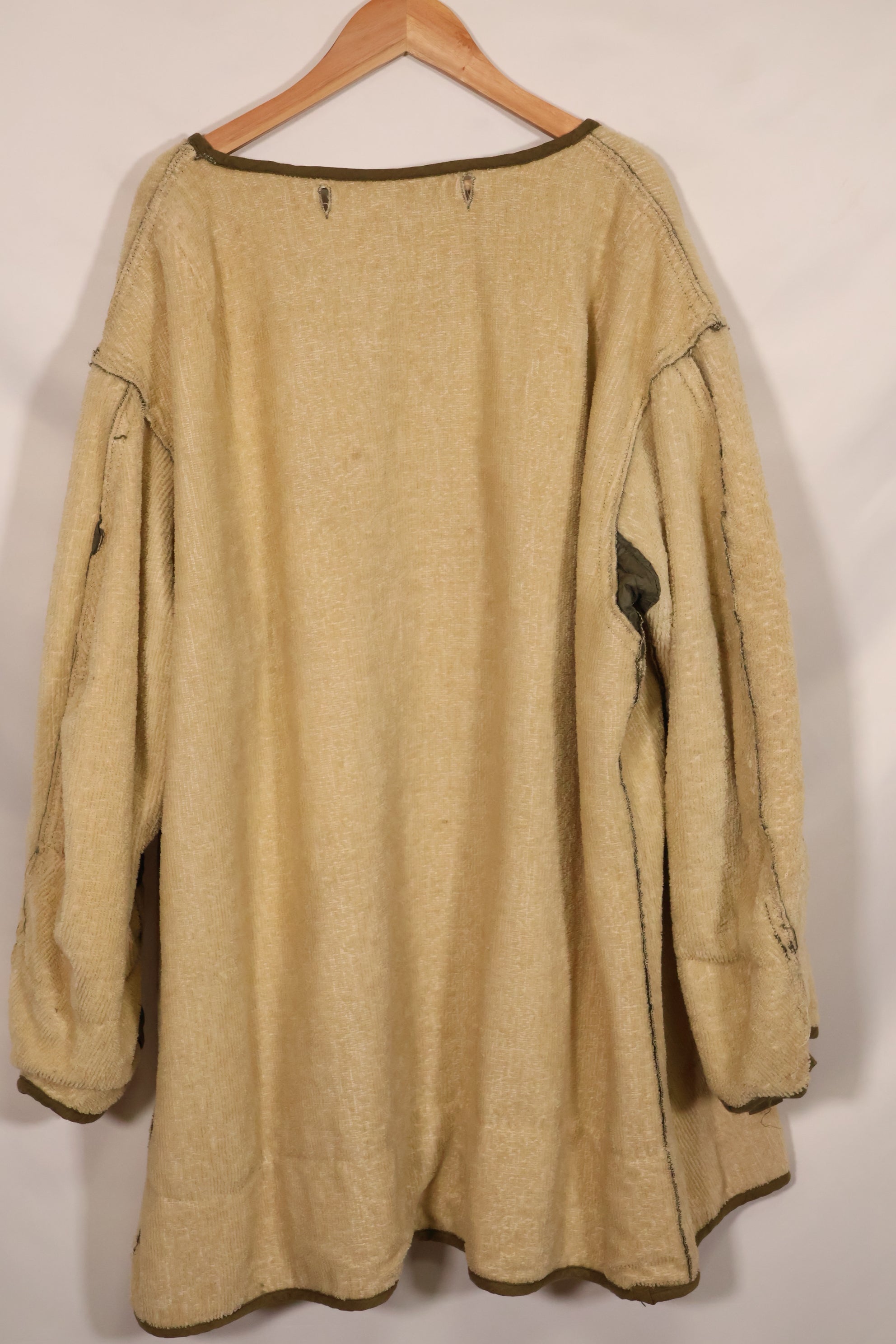 Early 1950s MEDIUM M51 Field Parka with coyote hood, used.