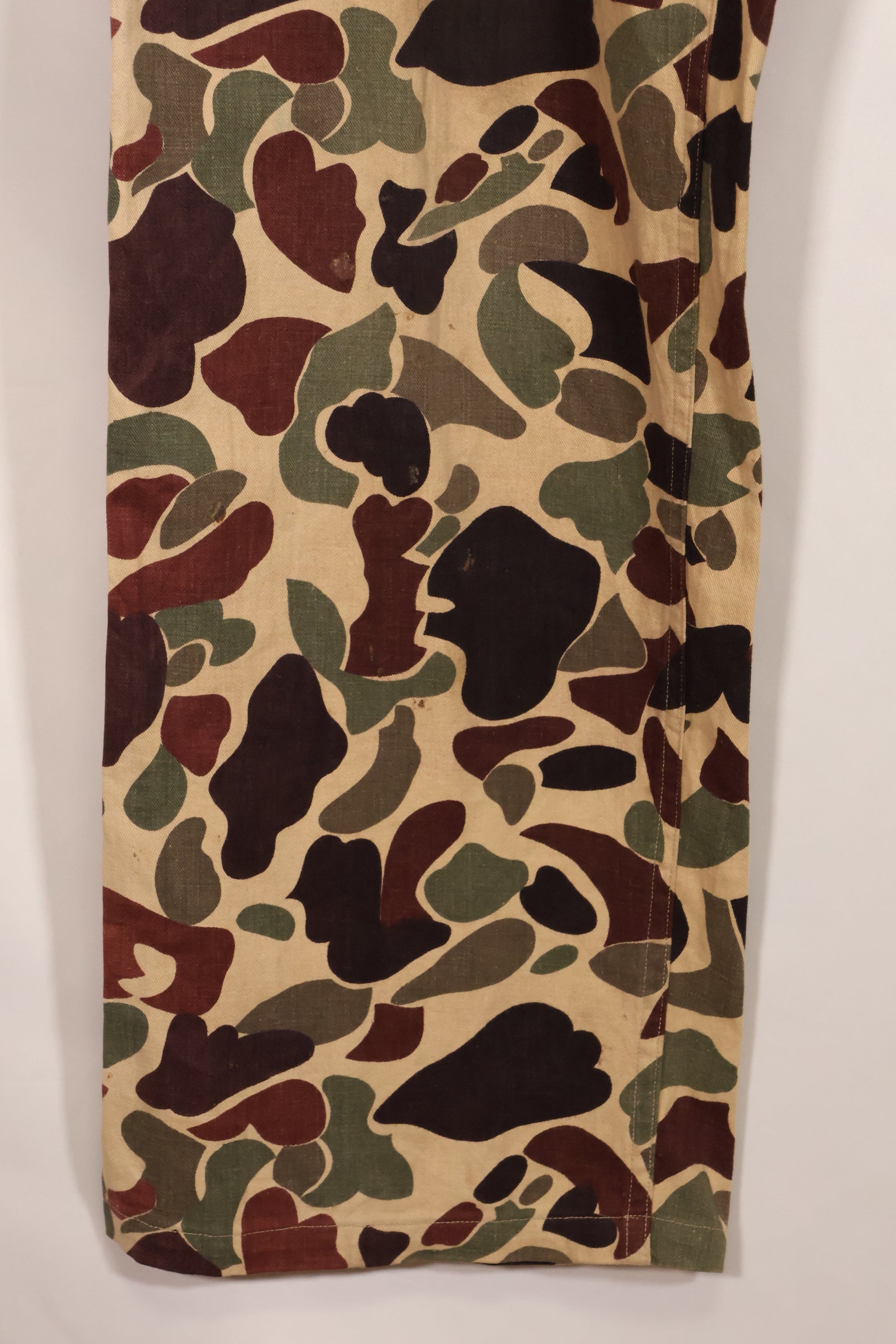 Early to mid 1960s CIDG Beogum camo, utility cut, large size, faded, used.