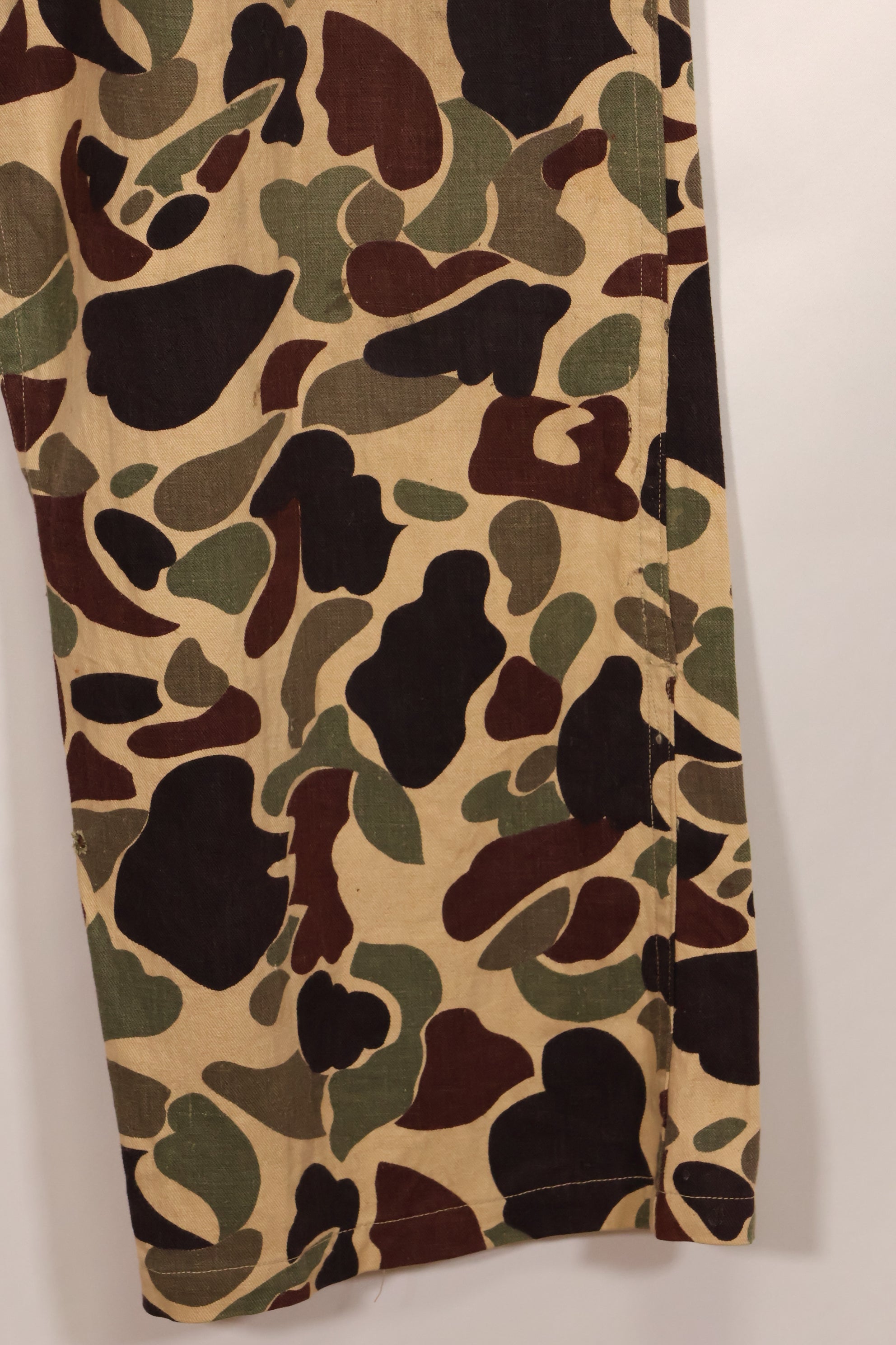 Early to mid 1960s CIDG Beogum camo, utility cut, large size, faded, used.