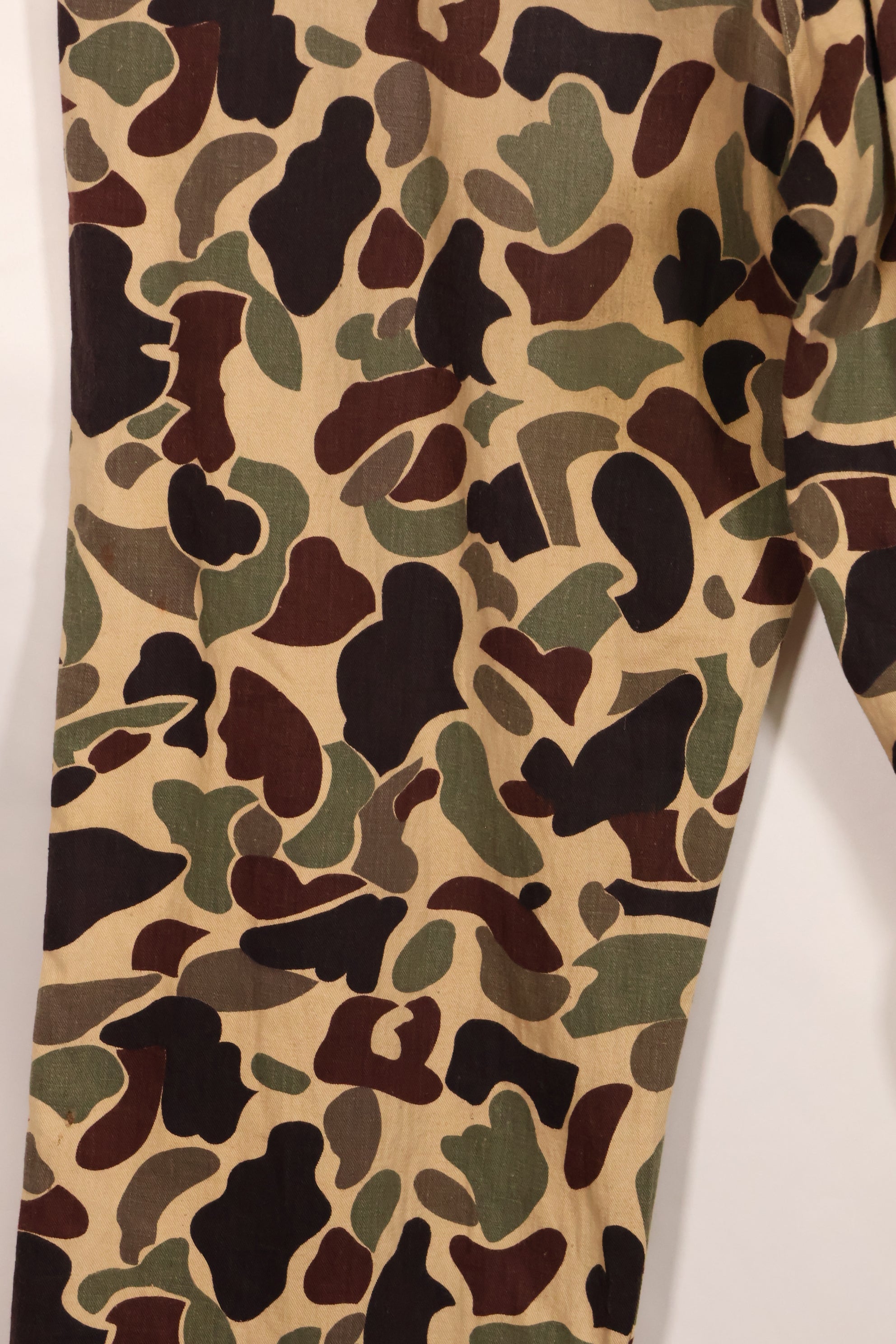 Early to mid 1960s CIDG Beogum camo, utility cut, large size, faded, used.