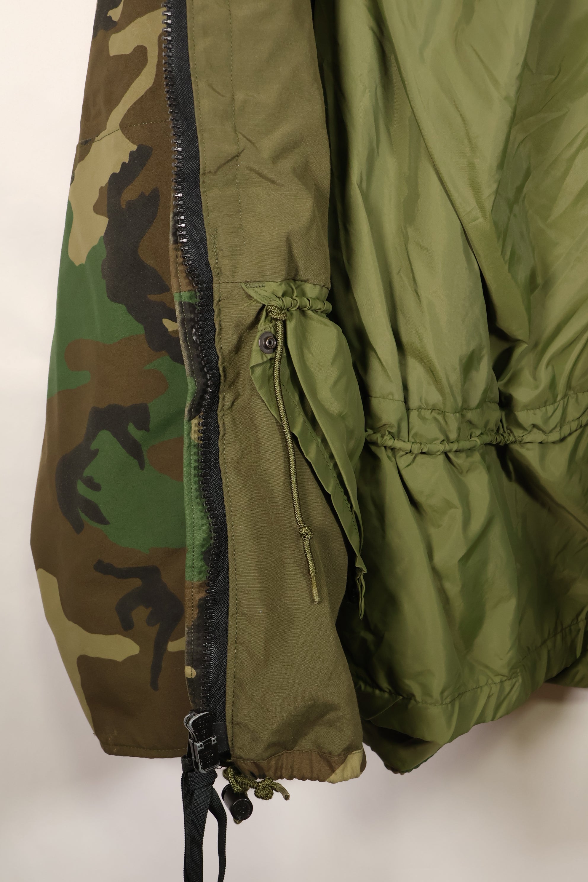 1990 Contract U.S. Army ECWCS 1st Generation Gore-Tex Parka, Woodland Camo, X-Large, Regular Fit, Used