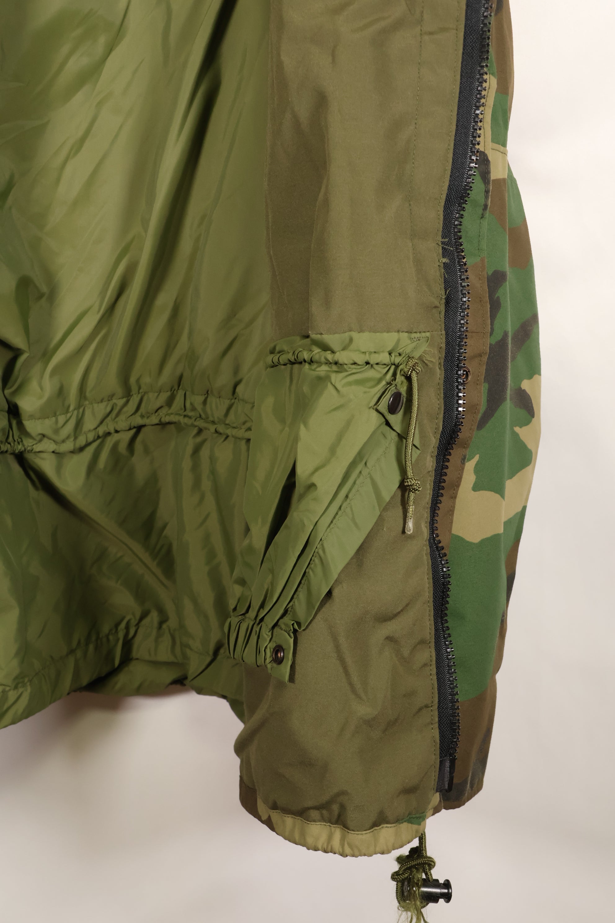 1990 Contract U.S. Army ECWCS 1st Generation Gore-Tex Parka, Woodland Camo, X-Large, Regular Fit, Used